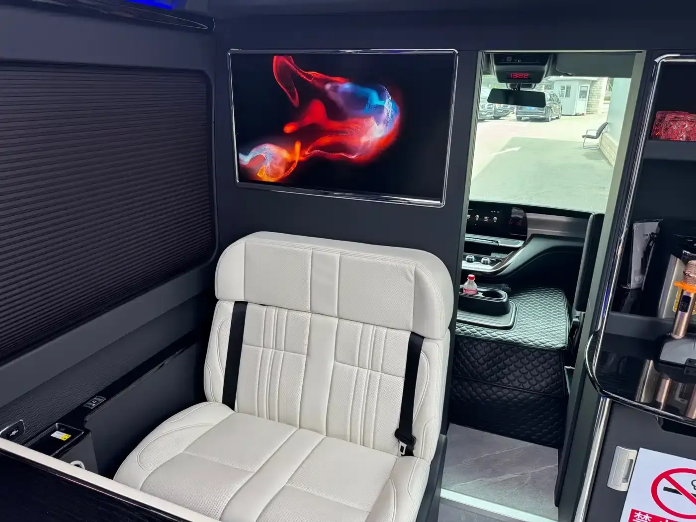 Hongqi Golden Sunflower Guoyue 2024 3.0T Flagship Edition 17-seater — миниатюра 27