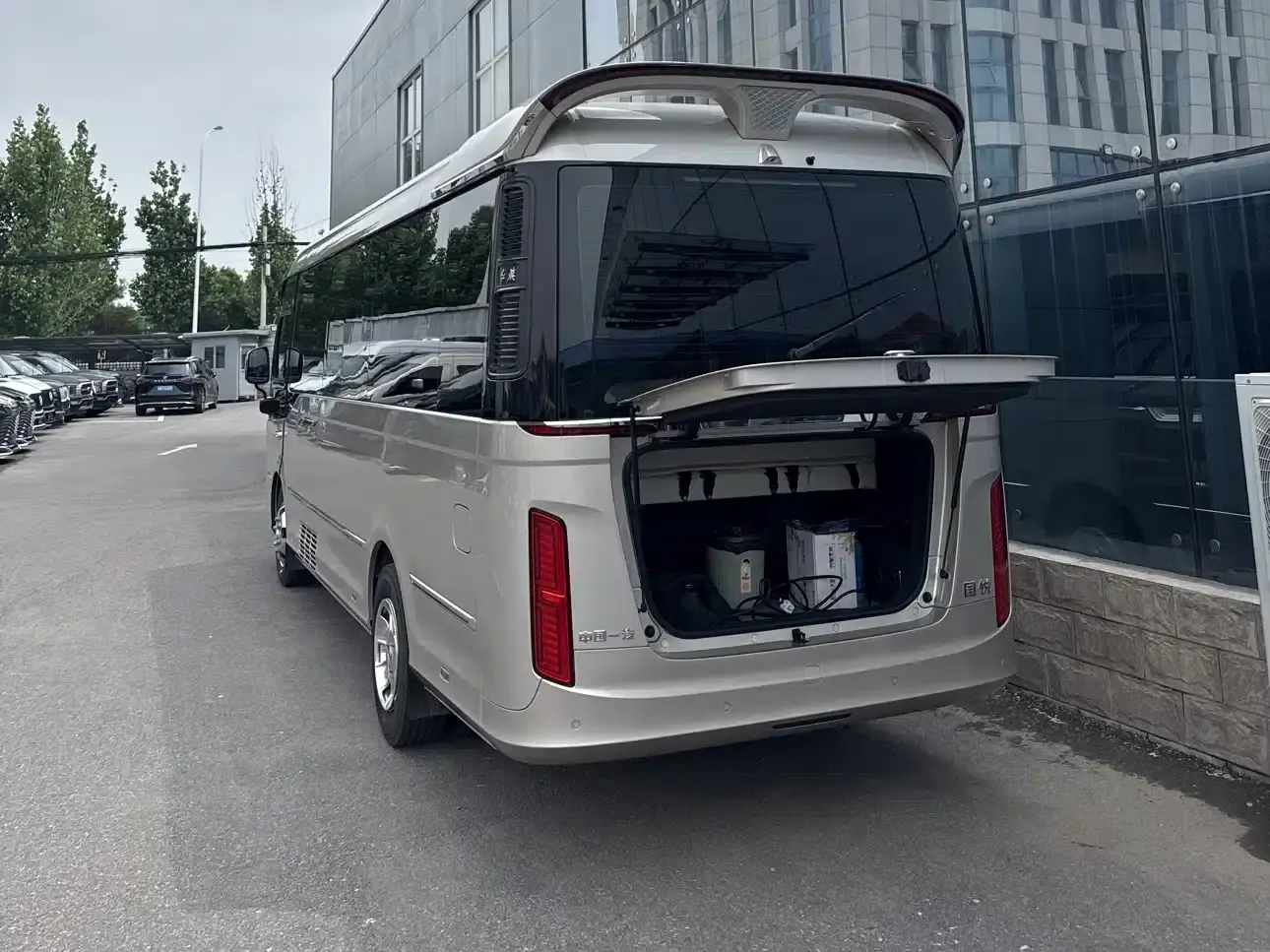 Hongqi Golden Sunflower Guoyue 2024 3.0T Flagship Edition 17-seater — миниатюра 4