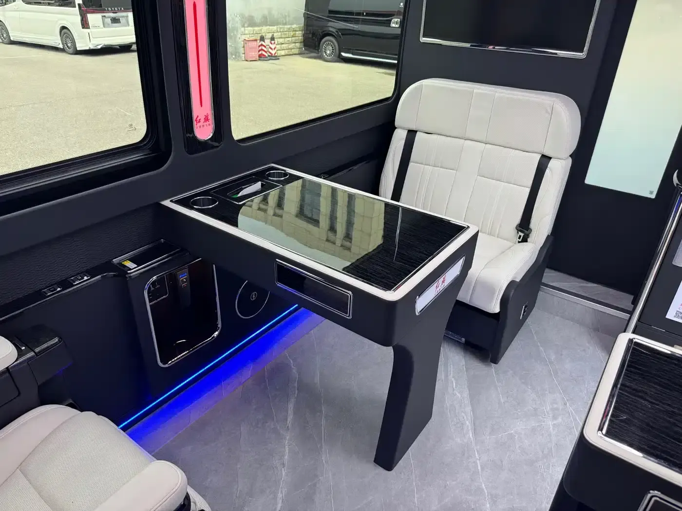 Hongqi Golden Sunflower Guoyue 2024 3.0T Flagship Edition 17-seater — миниатюра 31