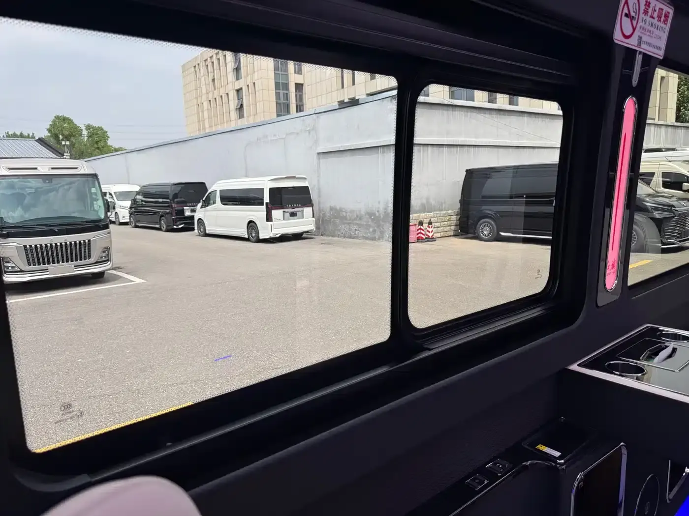 Hongqi Golden Sunflower Guoyue 2024 3.0T Flagship Edition 17-seater — миниатюра 34
