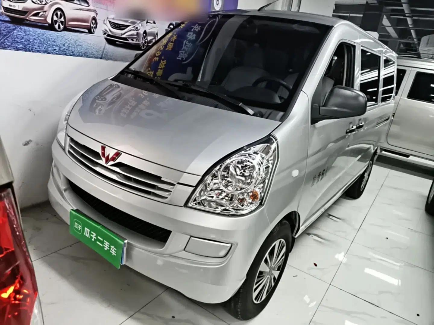 Used Wuling Rongguang S 2023 1.5L Base Version 5/7 Seats — миниатюра 1