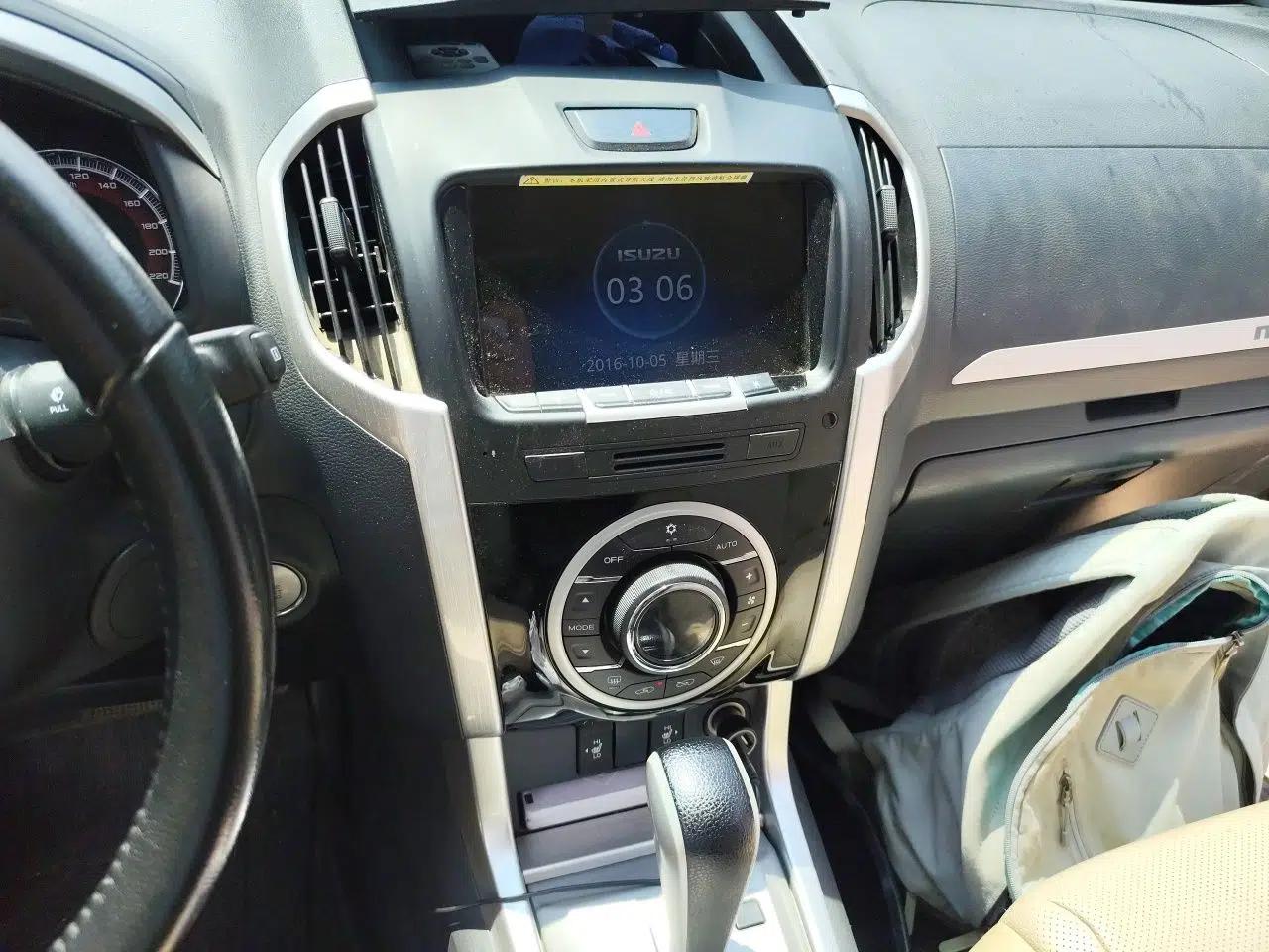 Used Isuzu mu-X 2017 2.5T Four-Wheel Drive Automatic Luxury Edition 5 Seats — миниатюра 13