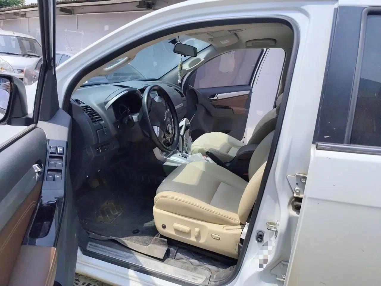 Used Isuzu mu-X 2017 2.5T Four-Wheel Drive Automatic Luxury Edition 5 Seats — миниатюра 16