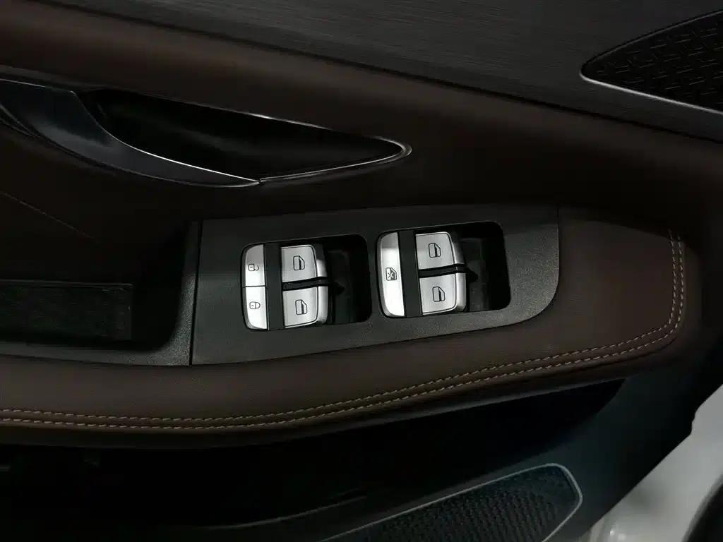 Jetour X95 2023 1.6T DCT Era Edition 7-seater — миниатюра 9