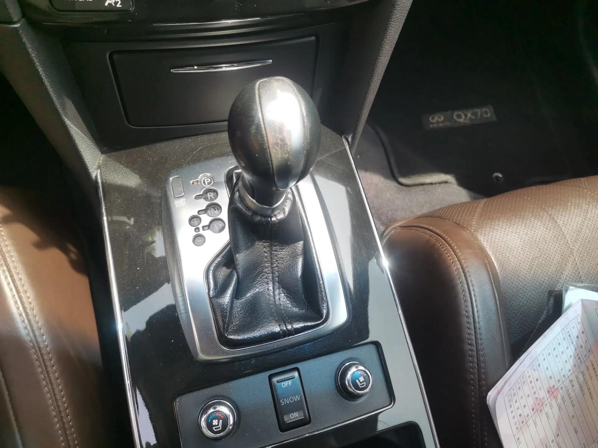 Used Infiniti QX70 2013 3.7L Standard Edition — миниатюра 14