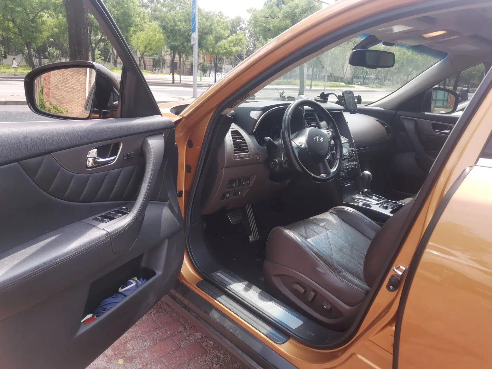 Used Infiniti QX70 2013 3.7L Standard Edition — миниатюра 16