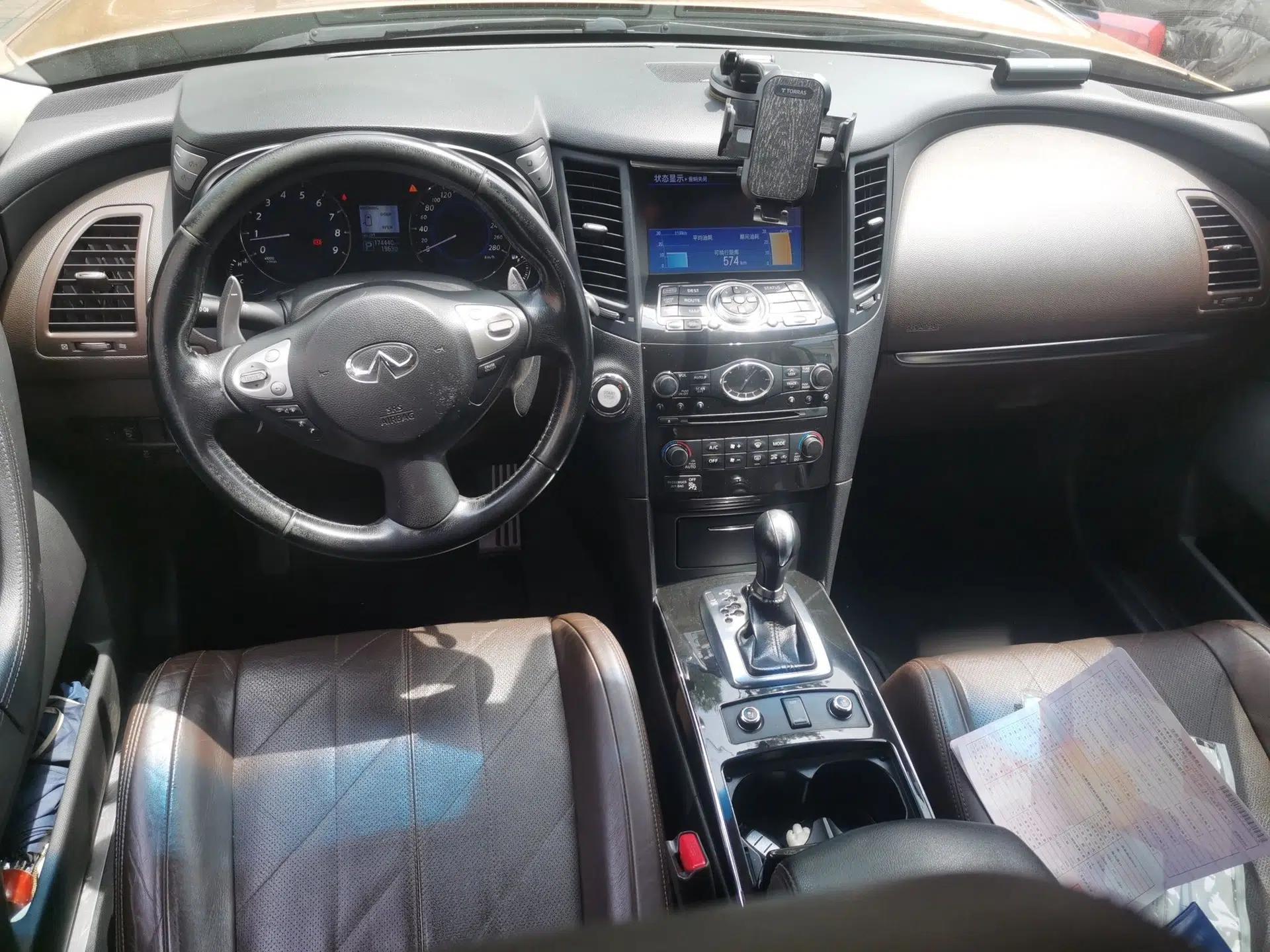 Used Infiniti QX70 2013 3.7L Standard Edition — миниатюра 9