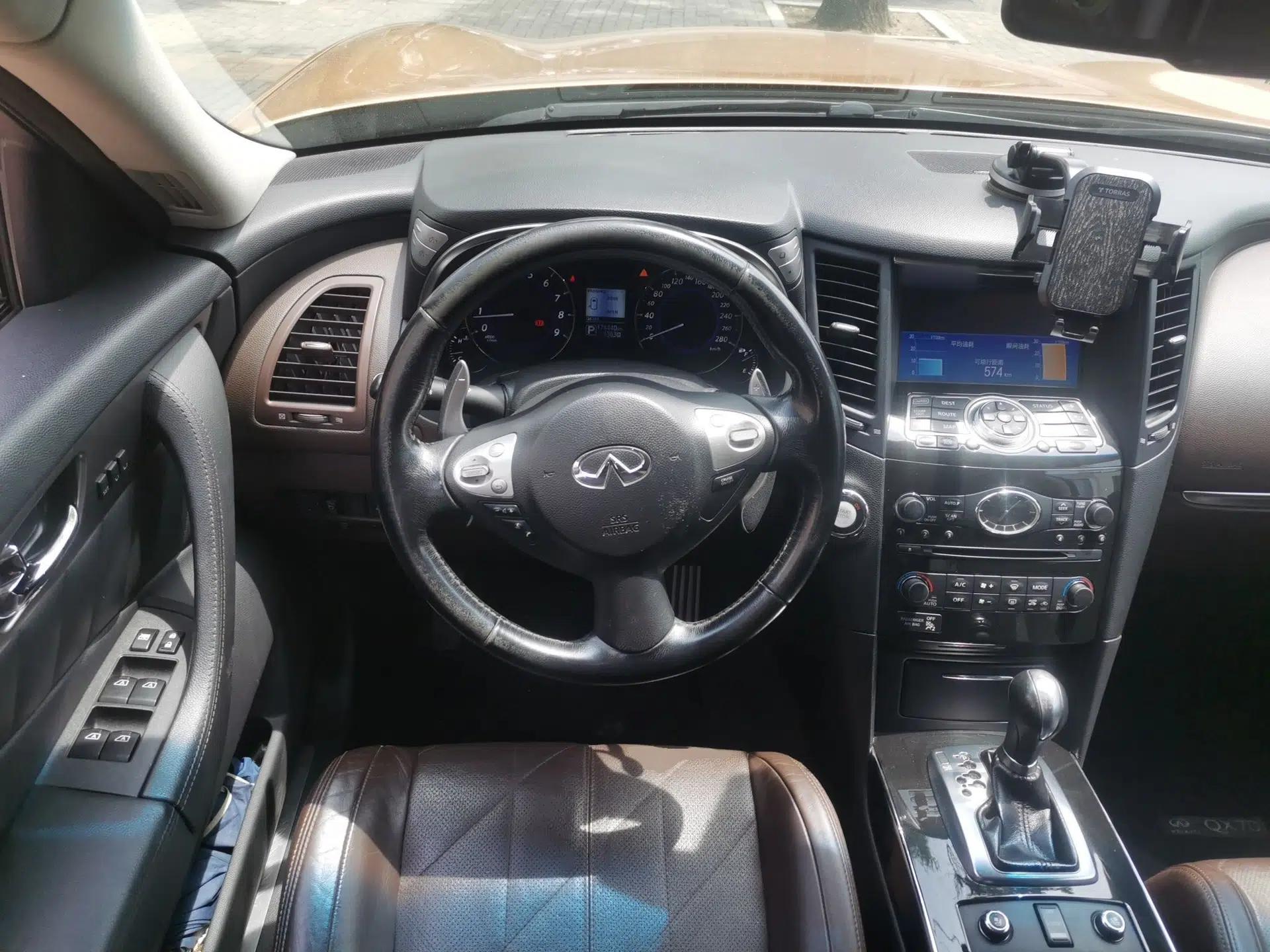 Used Infiniti QX70 2013 3.7L Standard Edition — миниатюра 10