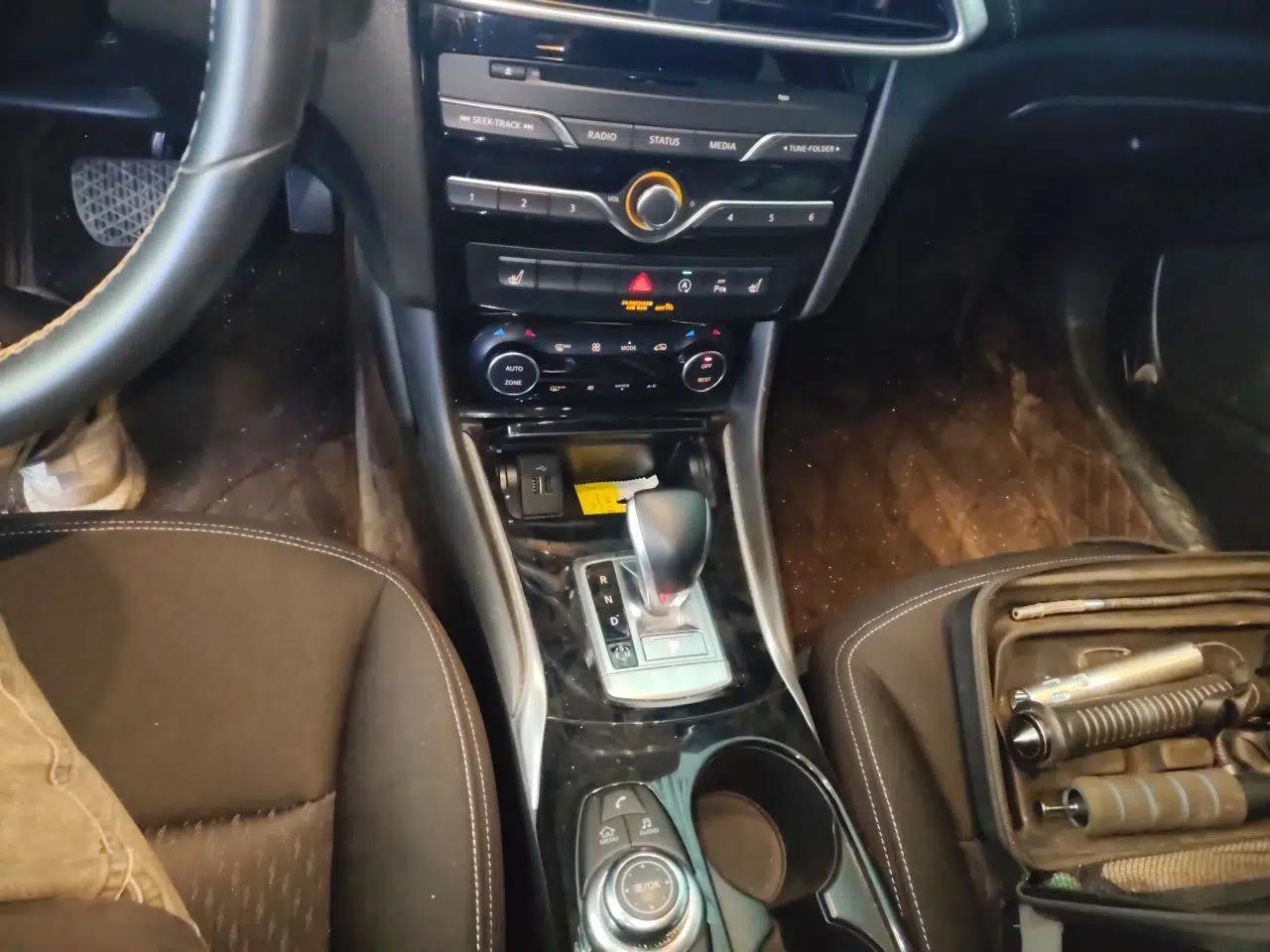 Used Infiniti QX30 2017 1.6T Two-Wheel-Drive Sport Edition — миниатюра 14