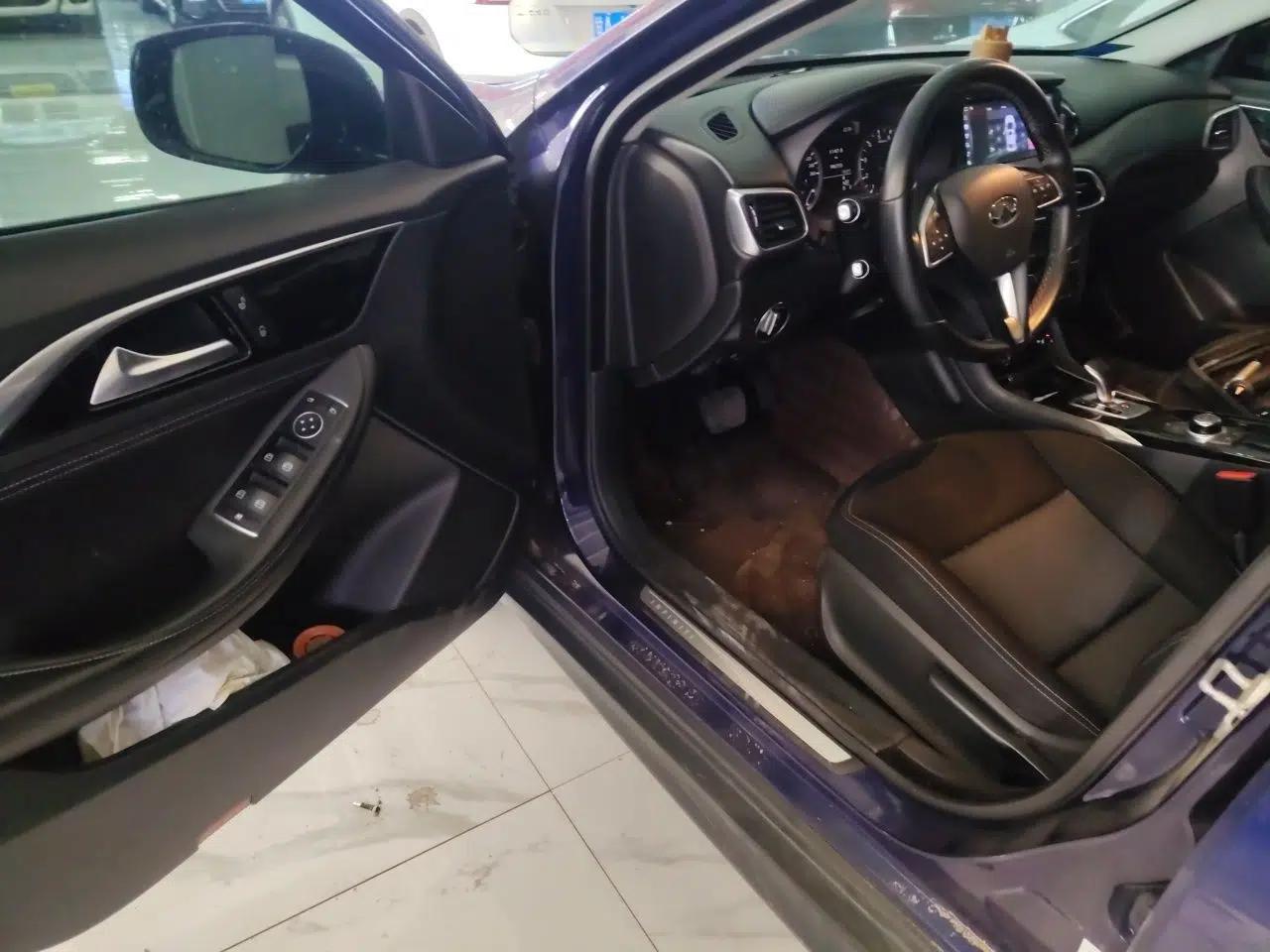Used Infiniti QX30 2017 1.6T Two-Wheel-Drive Sport Edition — миниатюра 16