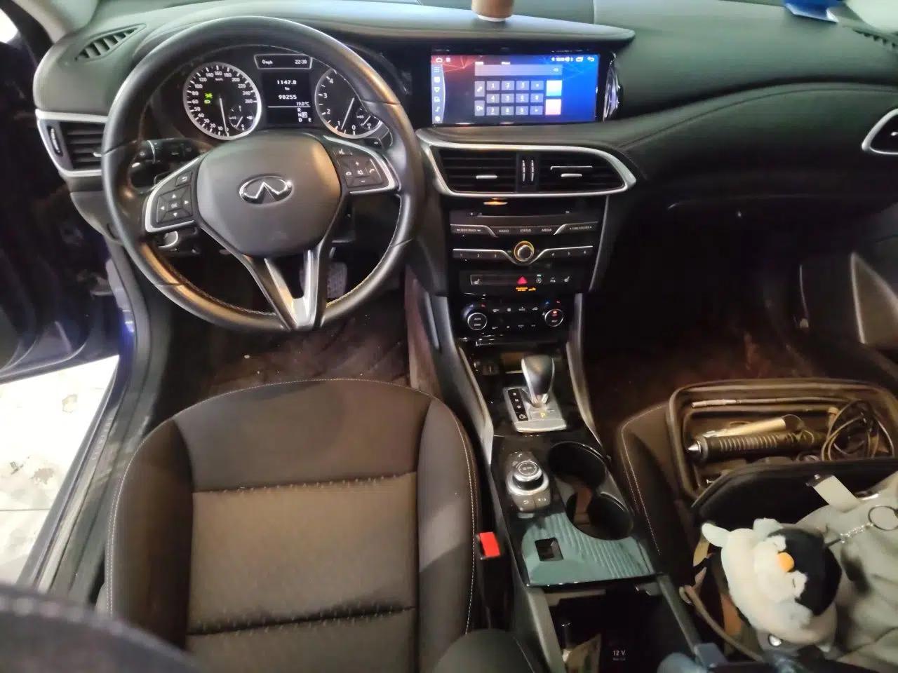 Used Infiniti QX30 2017 1.6T Two-Wheel-Drive Sport Edition — миниатюра 9