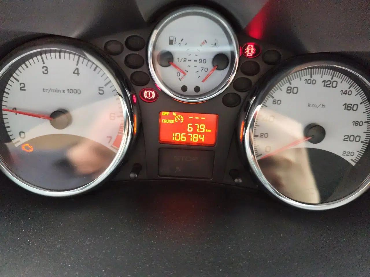 Used Peugeot 207 2011 Hatchback 1.4L Manual Yule Edition — миниатюра 12