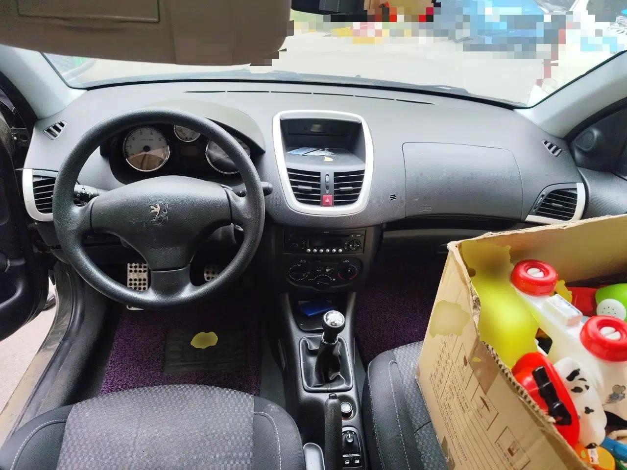 Used Peugeot 207 2011 Hatchback 1.4L Manual Yule Edition — миниатюра 9