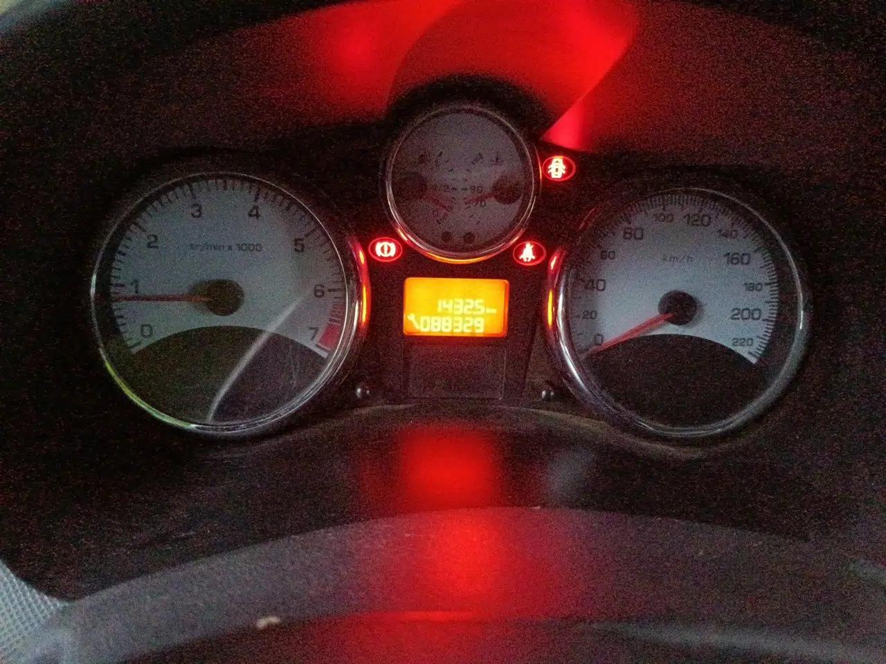 Used Peugeot 207 2011 Sedan 1.4L Manual Yule Edition — миниатюра 12