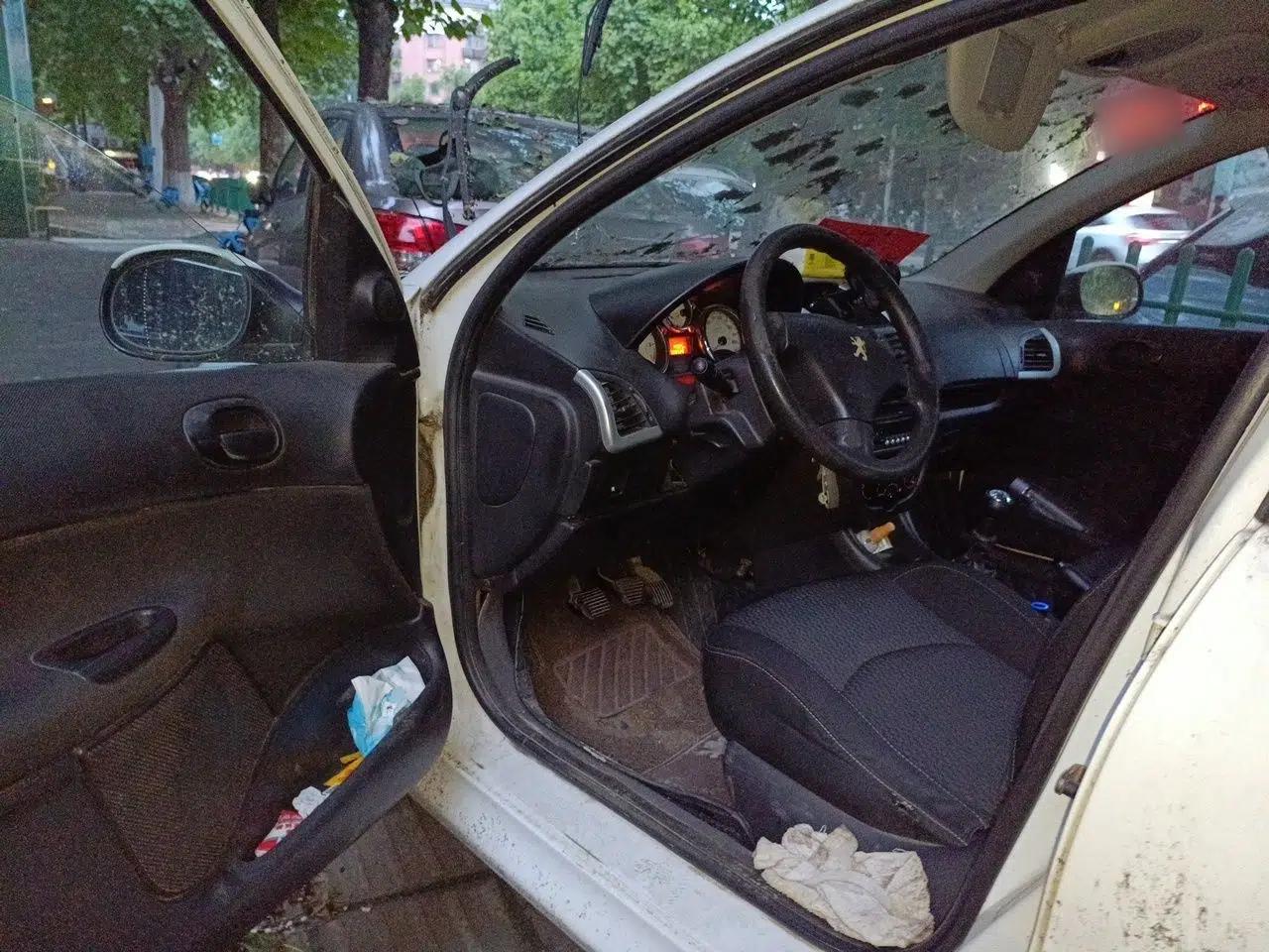 Used Peugeot 207 2011 Sedan 1.4L Manual Yule Edition — миниатюра 16