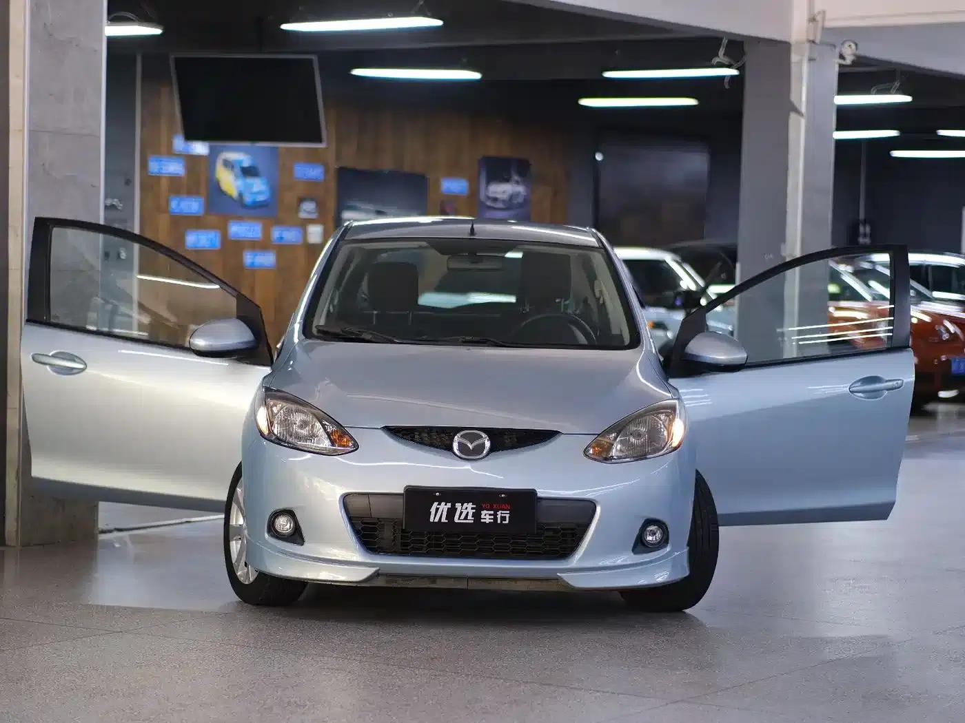 Mazda2 2011 Dynamic 1.5L Automatic Luxury Edition — миниатюра 11