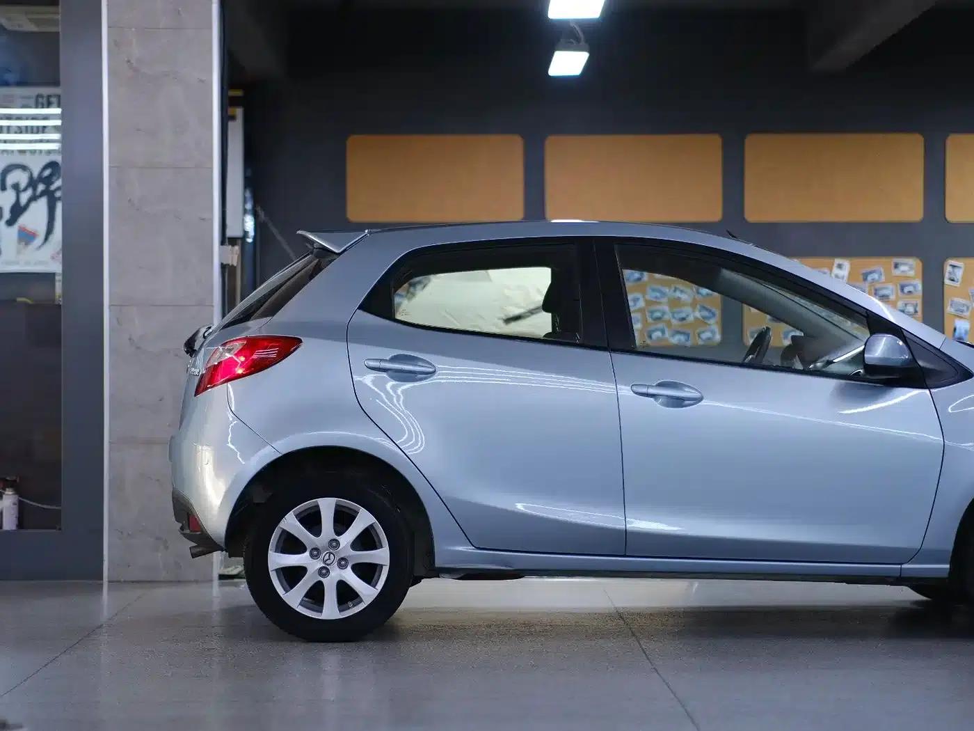 Mazda2 2011 Dynamic 1.5L Automatic Luxury Edition — миниатюра 14