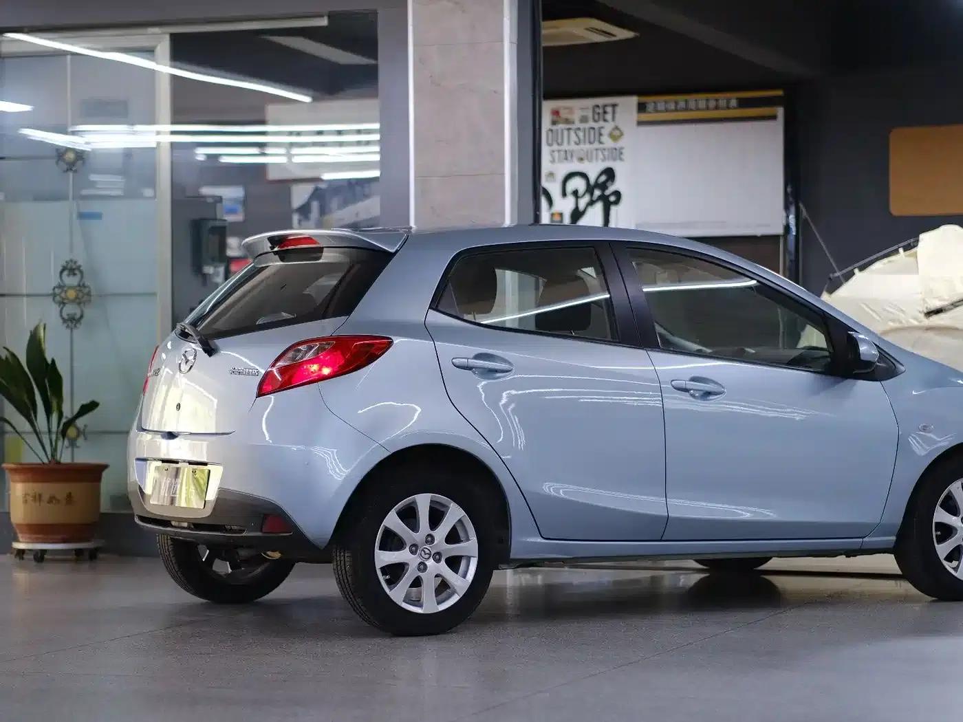 Mazda2 2011 Dynamic 1.5L Automatic Luxury Edition — миниатюра 16