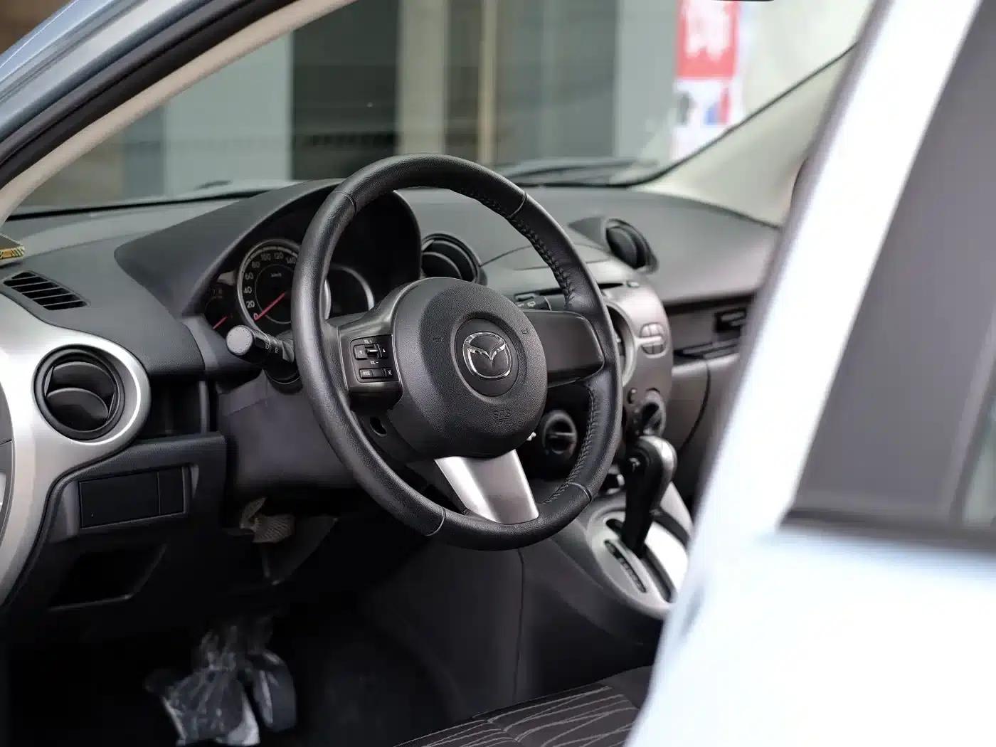 Mazda2 2011 Dynamic 1.5L Automatic Luxury Edition — миниатюра 20