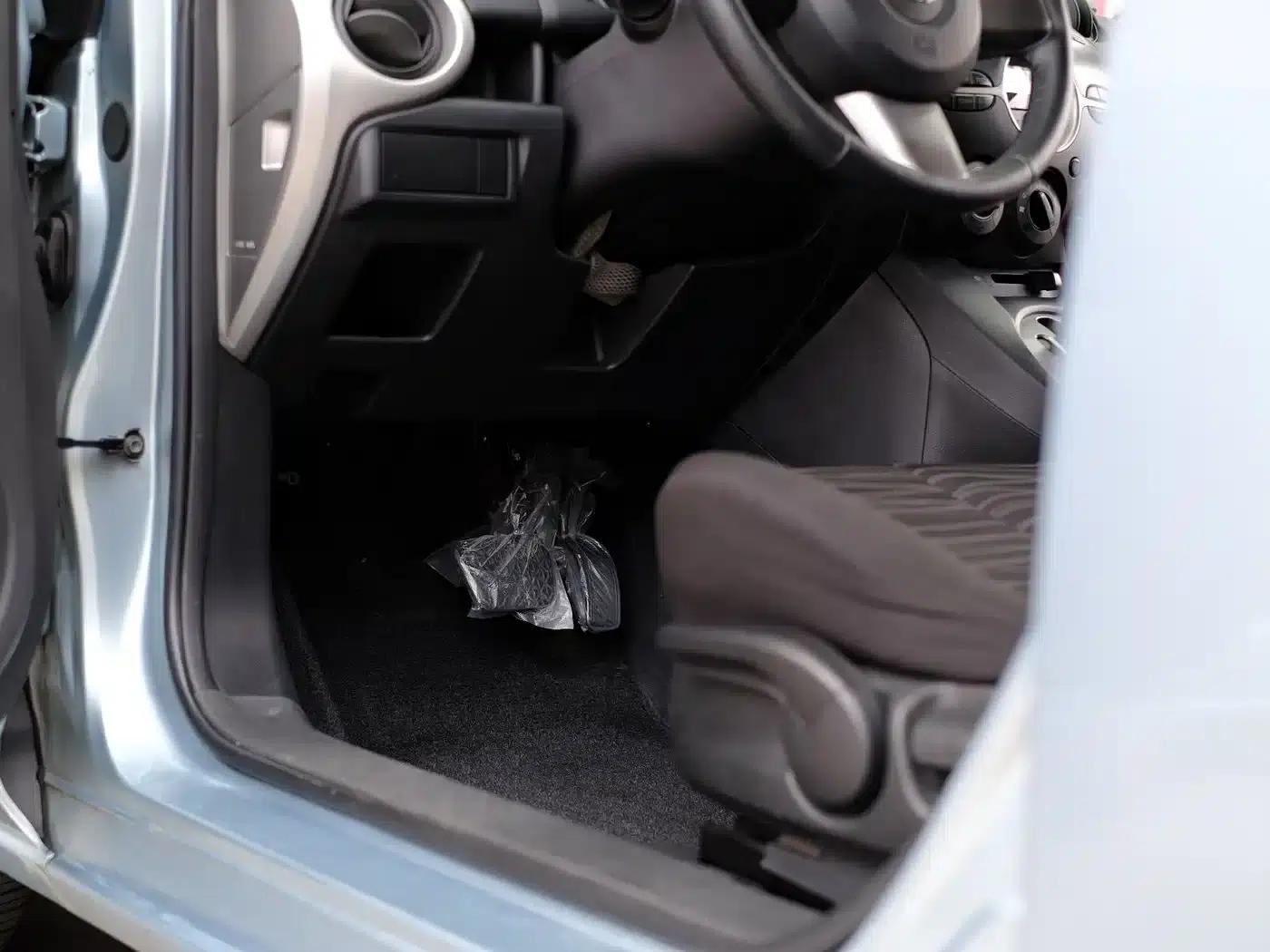 Mazda2 2011 Dynamic 1.5L Automatic Luxury Edition — миниатюра 22