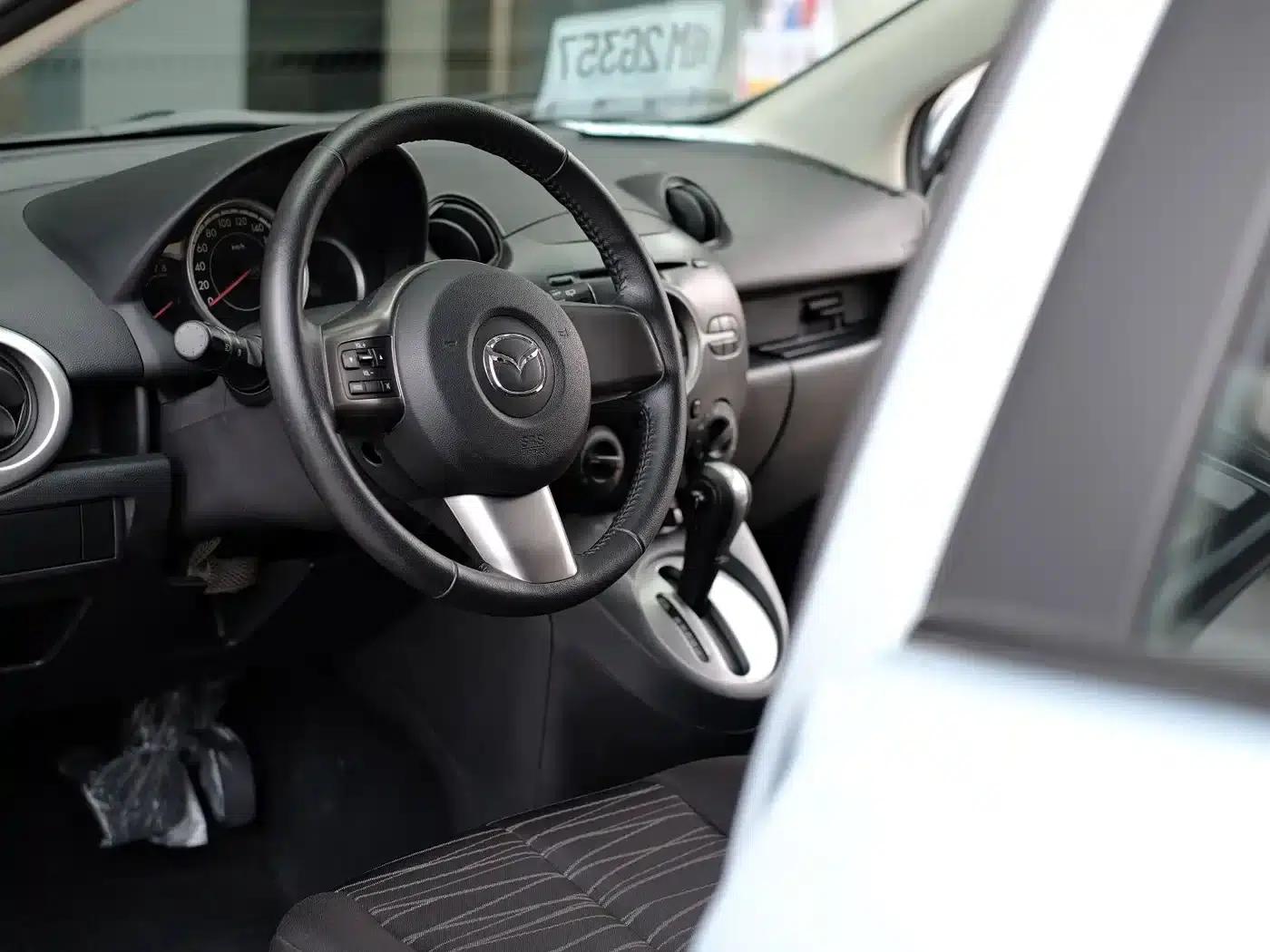 Mazda2 2011 Dynamic 1.5L Automatic Luxury Edition — миниатюра 25