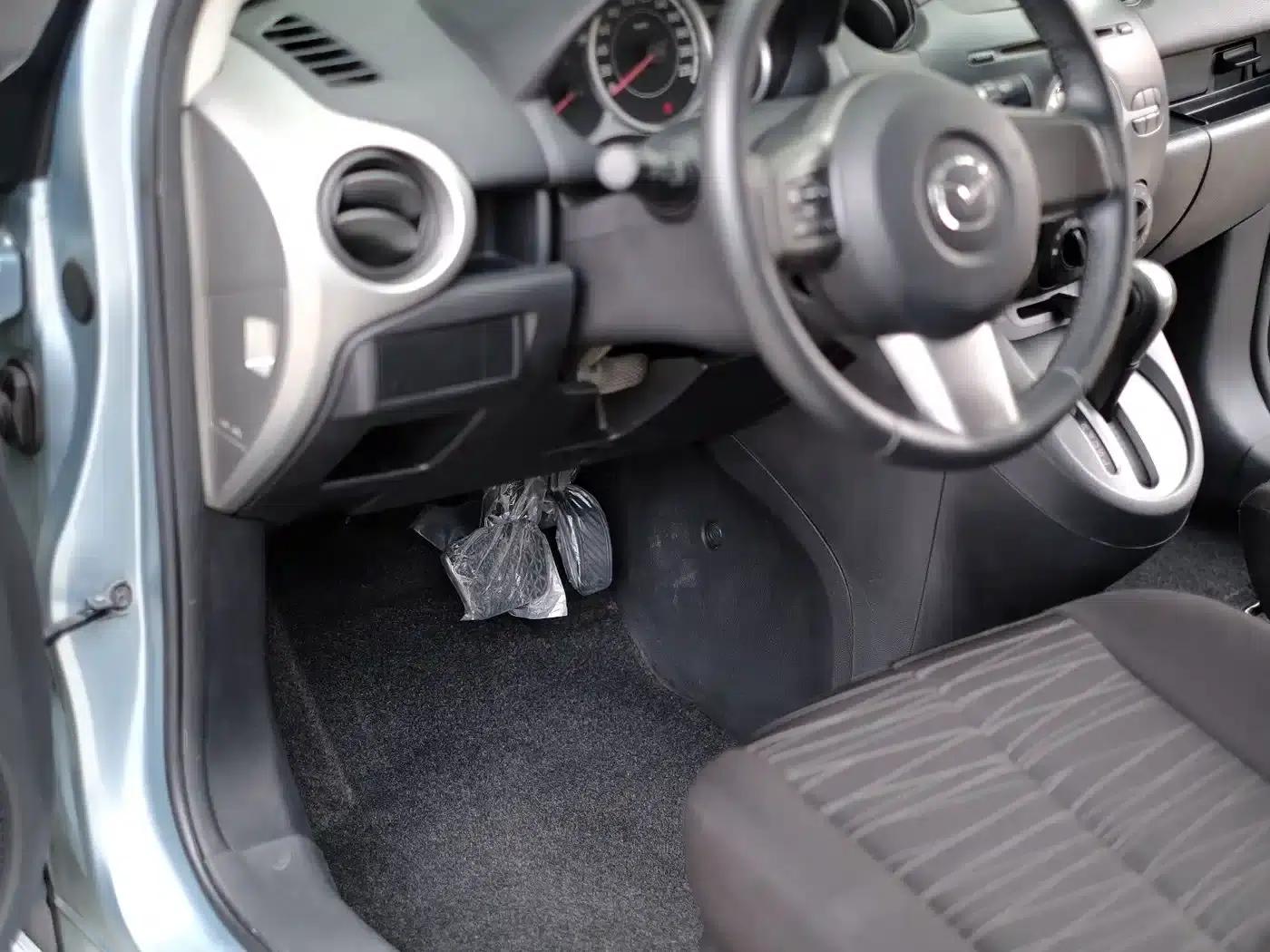 Mazda2 2011 Dynamic 1.5L Automatic Luxury Edition — миниатюра 26