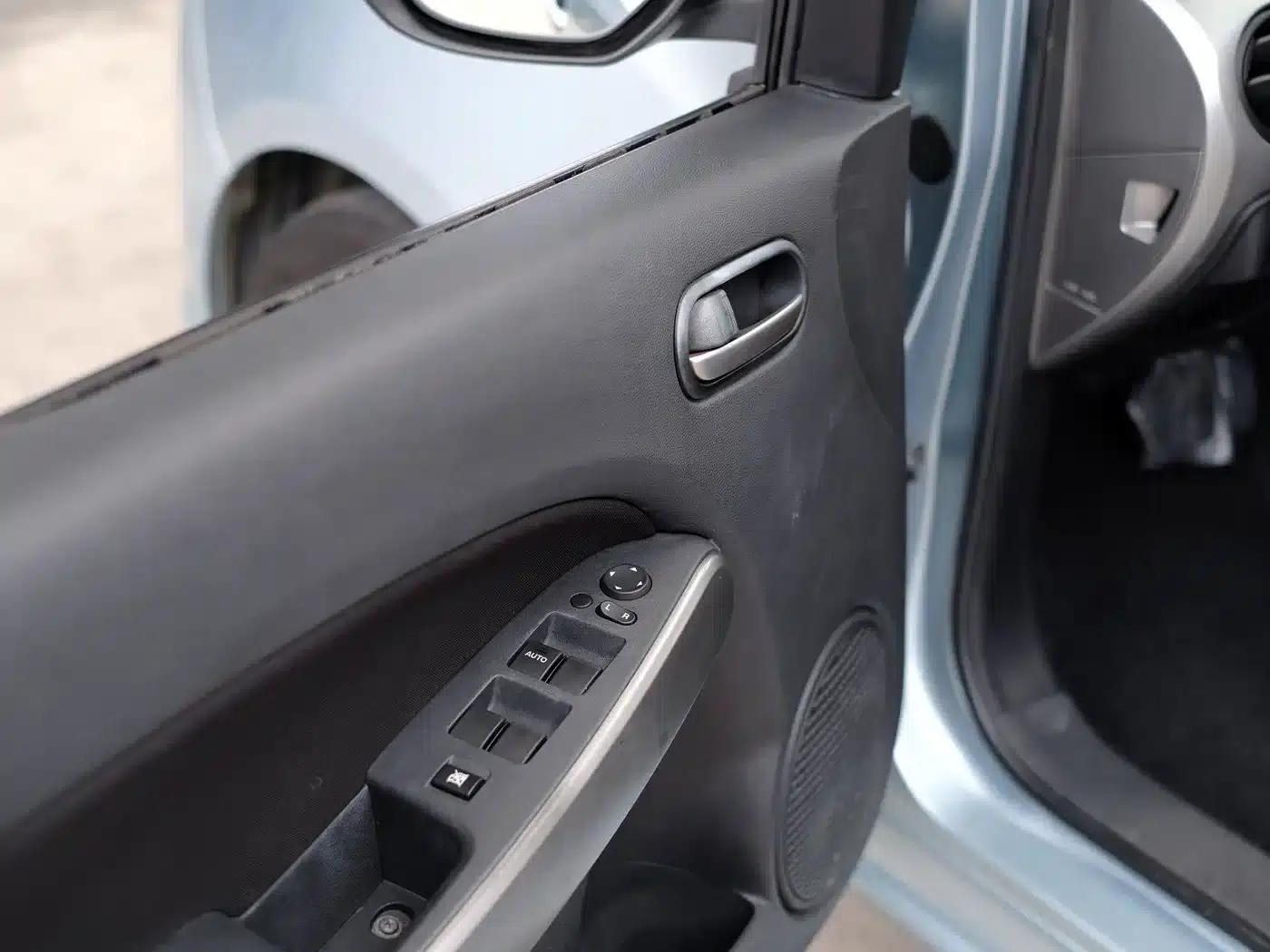 Mazda2 2011 Dynamic 1.5L Automatic Luxury Edition — миниатюра 28