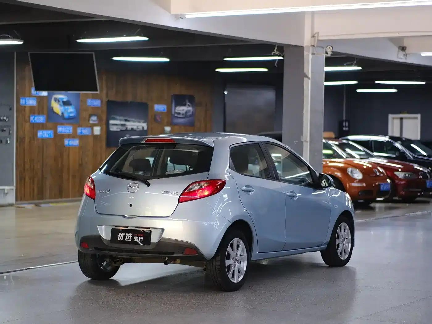 Mazda2 2011 Dynamic 1.5L Automatic Luxury Edition — миниатюра 4