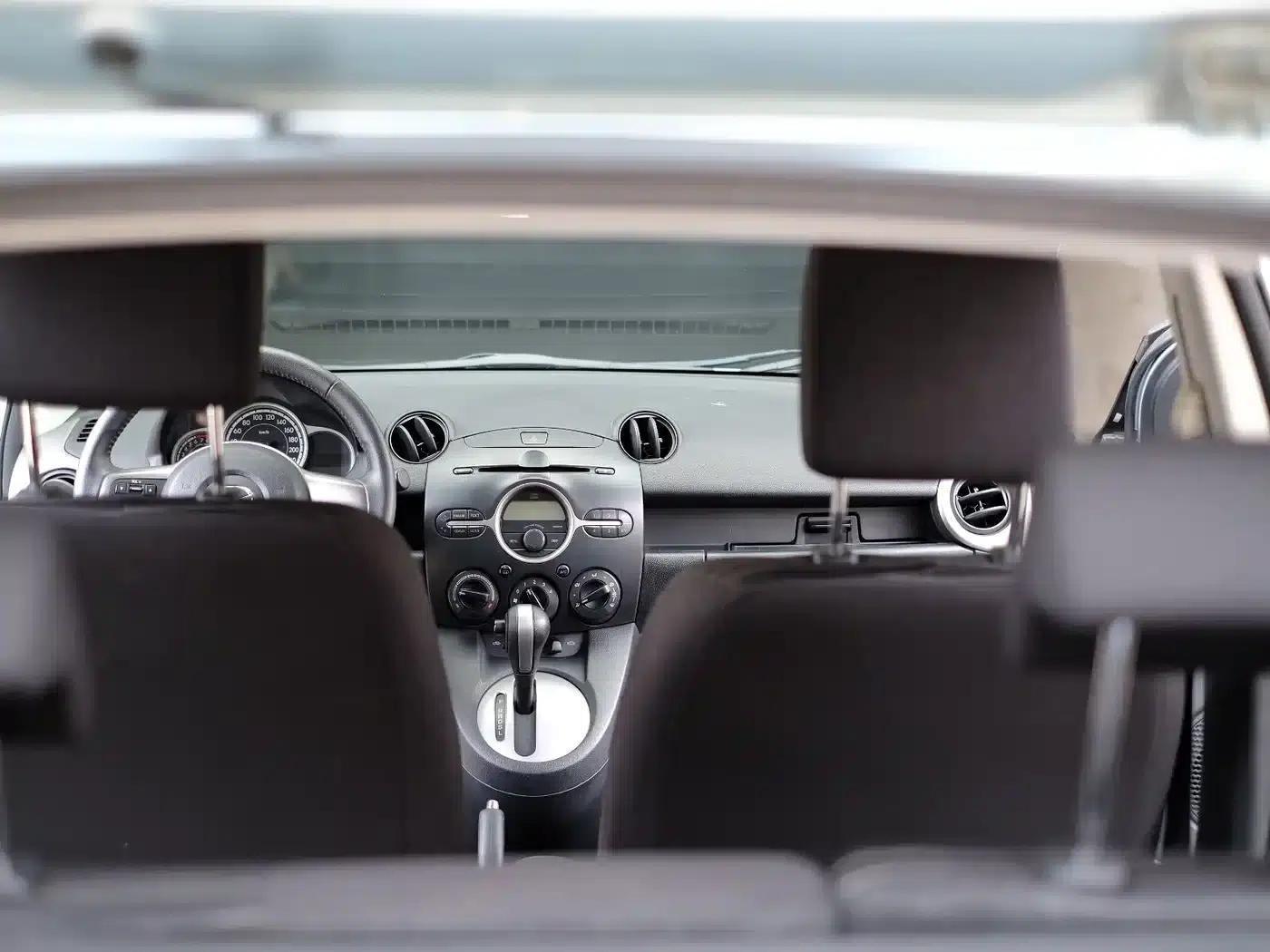Mazda2 2011 Dynamic 1.5L Automatic Luxury Edition — миниатюра 32