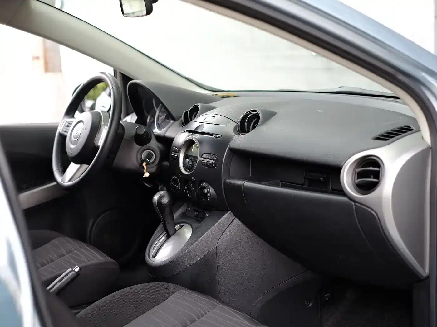 Mazda2 2011 Dynamic 1.5L Automatic Luxury Edition — миниатюра 35