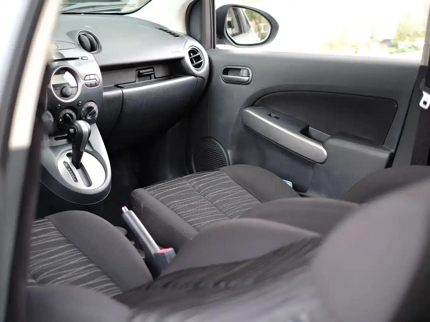 Mazda2 2011 Dynamic 1.5L Automatic Luxury Edition — миниатюра 38