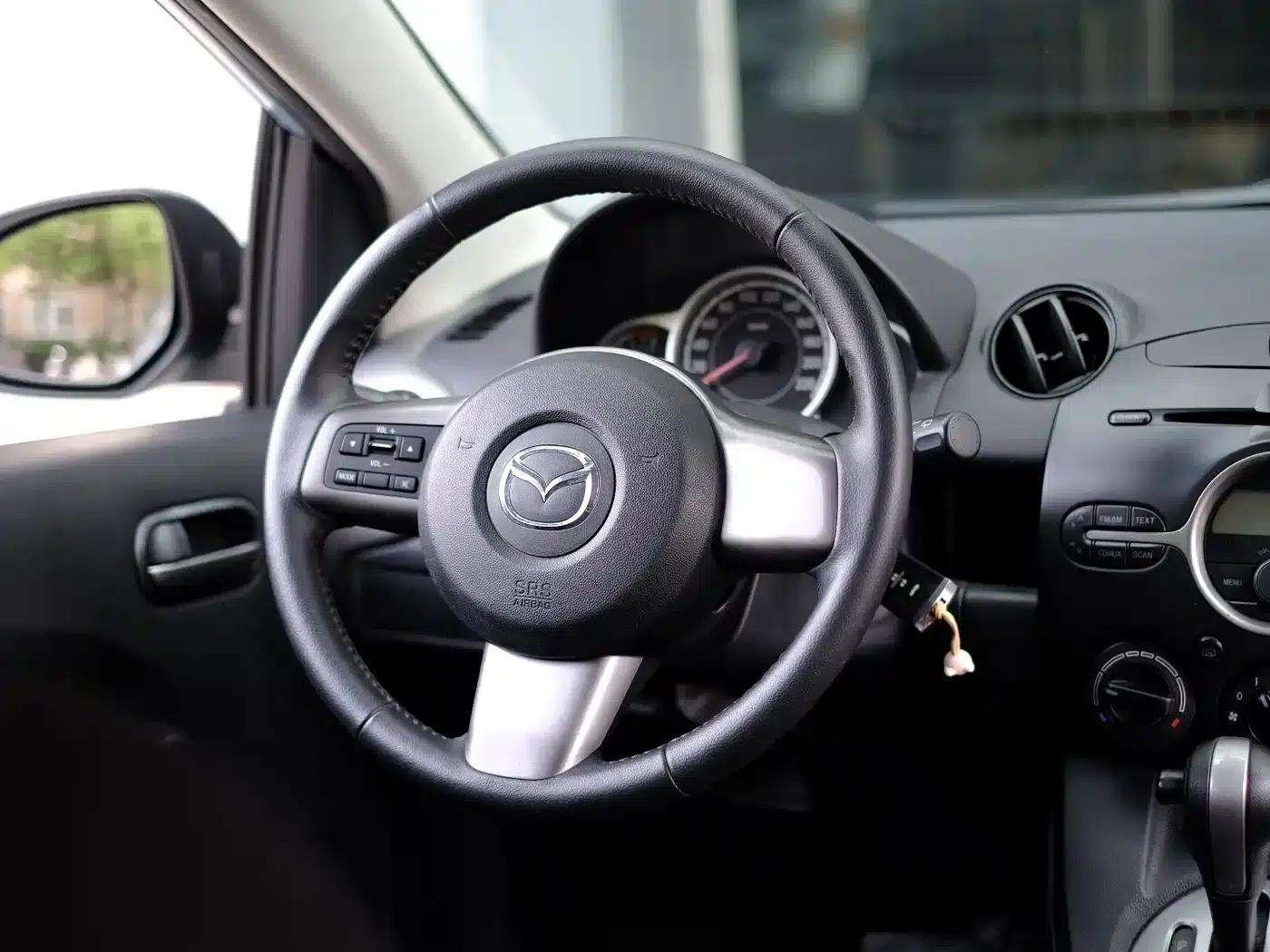Mazda2 2011 Dynamic 1.5L Automatic Luxury Edition — миниатюра 39