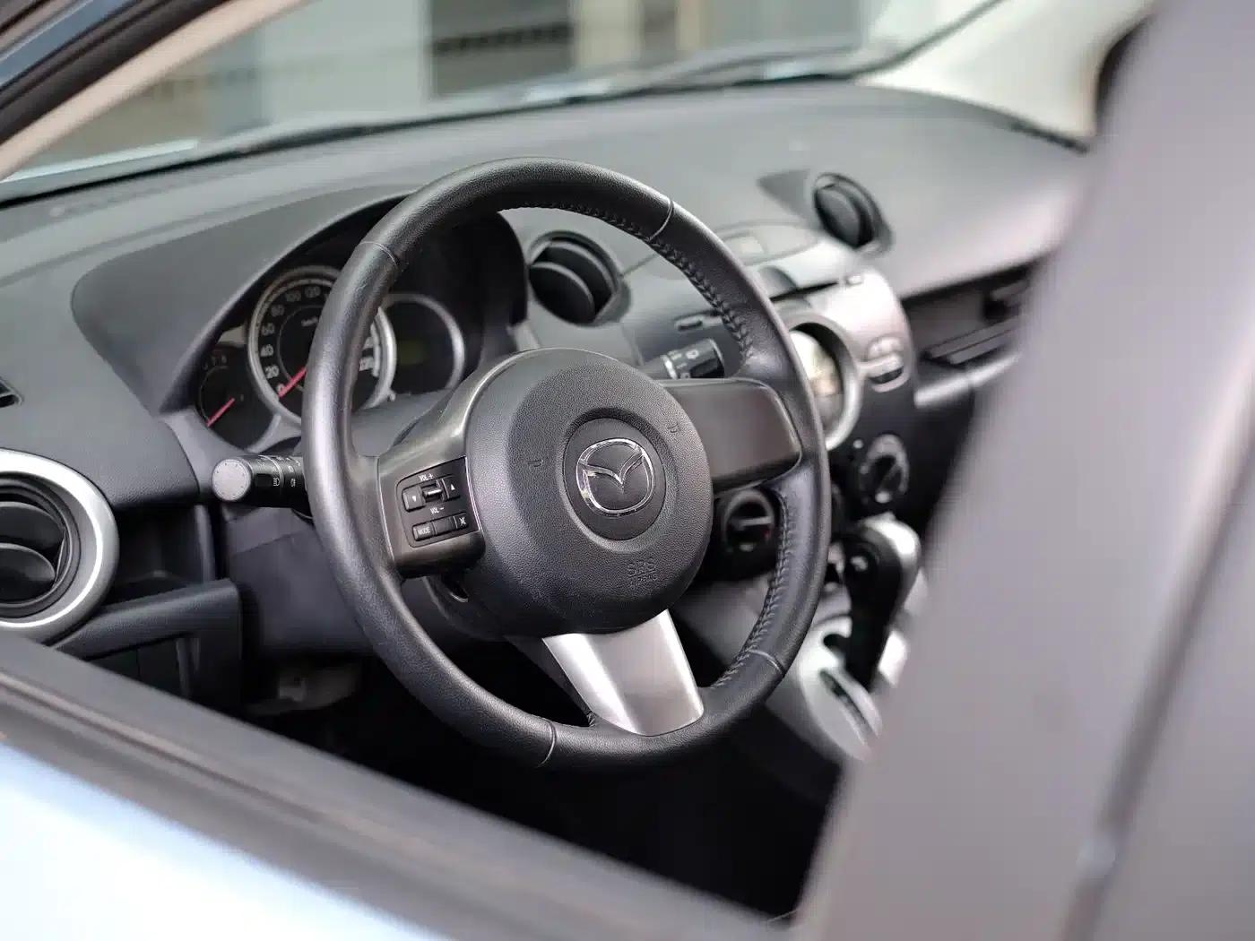 Mazda2 2011 Dynamic 1.5L Automatic Luxury Edition — миниатюра 41