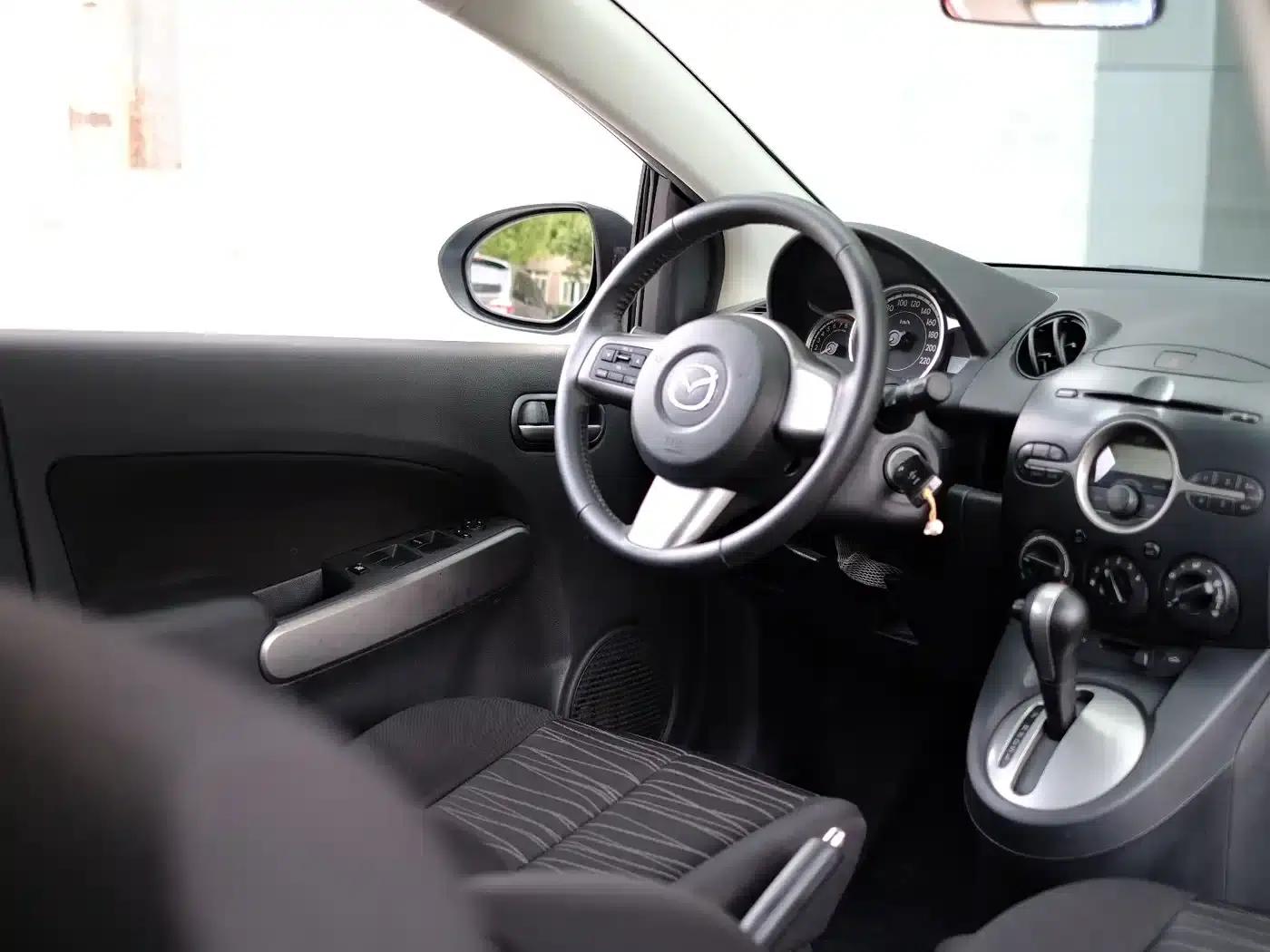 Mazda2 2011 Dynamic 1.5L Automatic Luxury Edition — миниатюра 42
