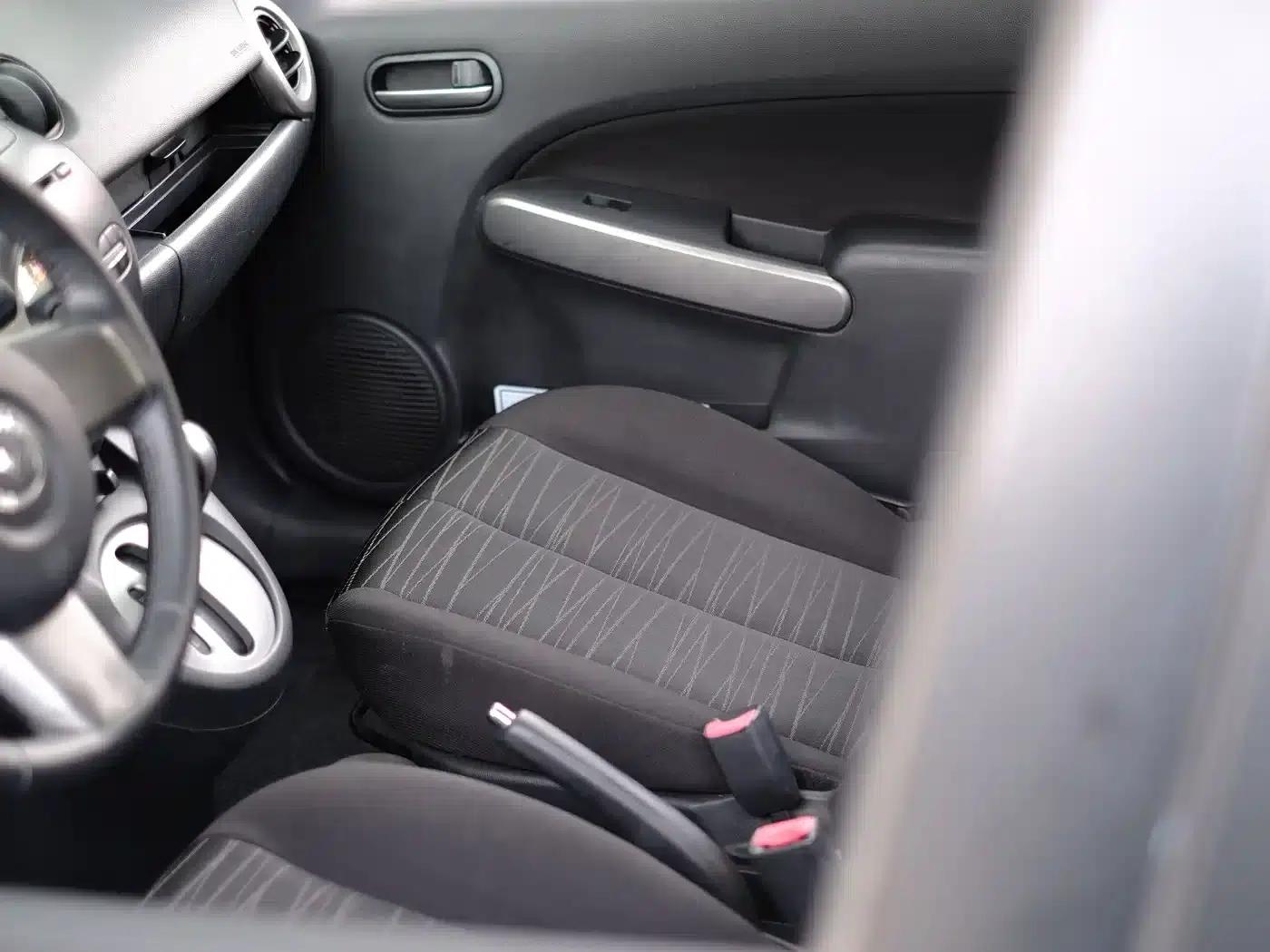 Mazda2 2011 Dynamic 1.5L Automatic Luxury Edition — миниатюра 43