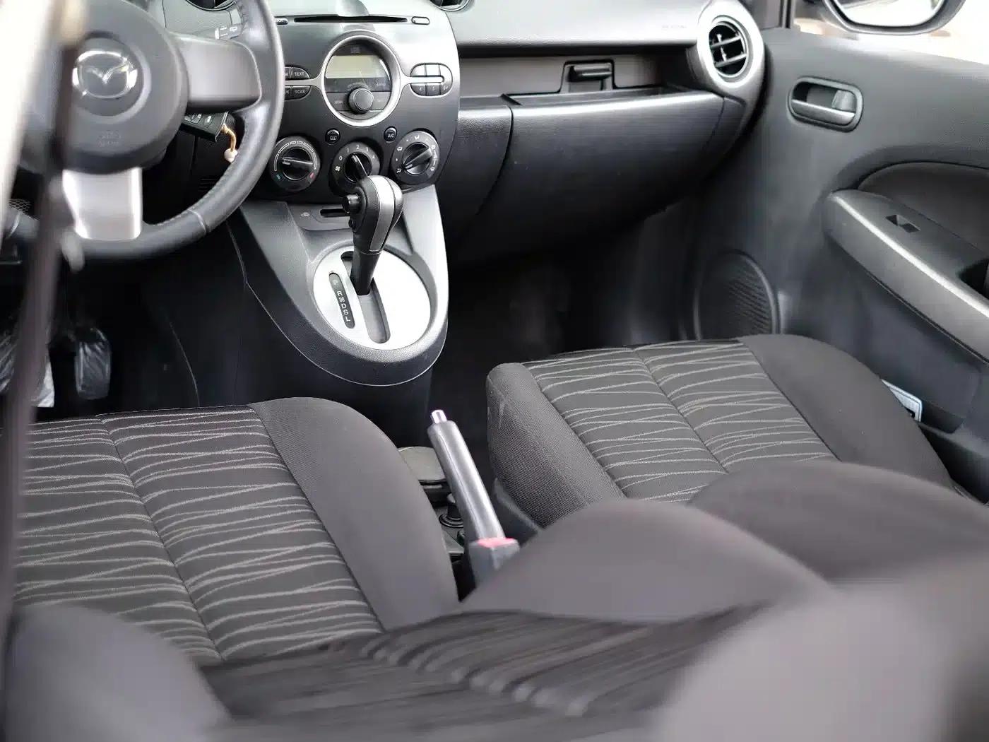 Mazda2 2011 Dynamic 1.5L Automatic Luxury Edition — миниатюра 44