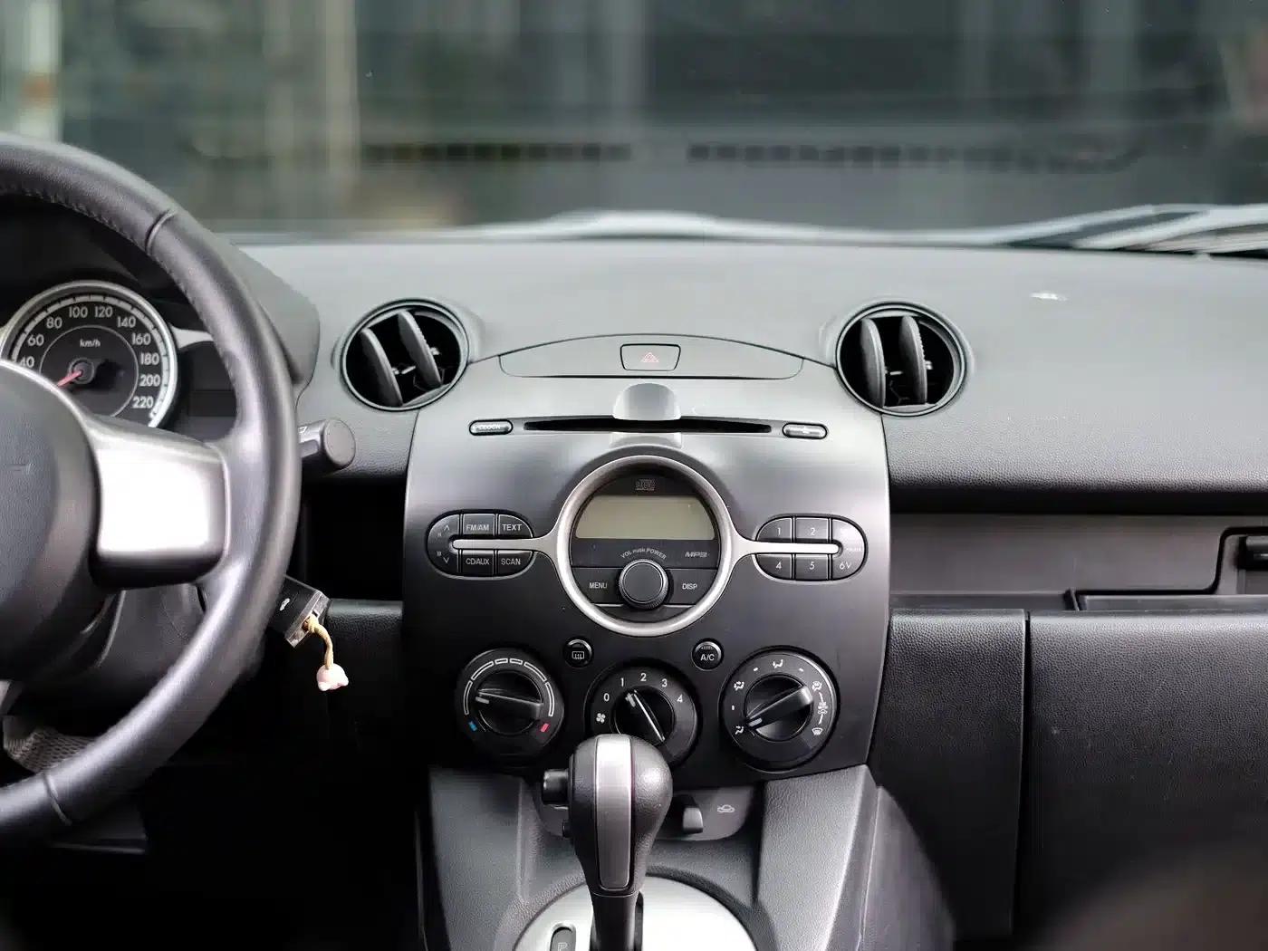 Mazda2 2011 Dynamic 1.5L Automatic Luxury Edition — миниатюра 47