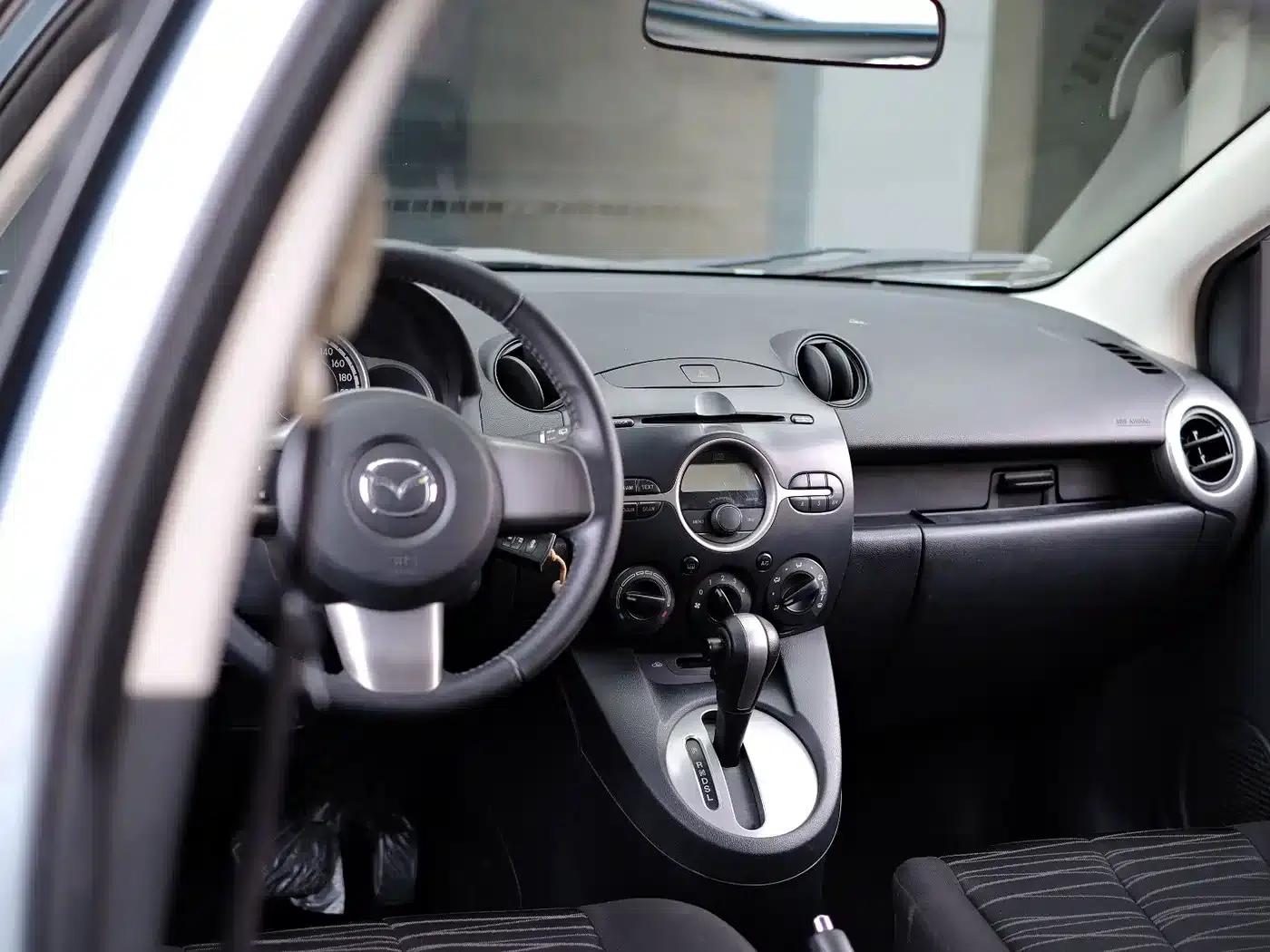 Mazda2 2011 Dynamic 1.5L Automatic Luxury Edition — миниатюра 49