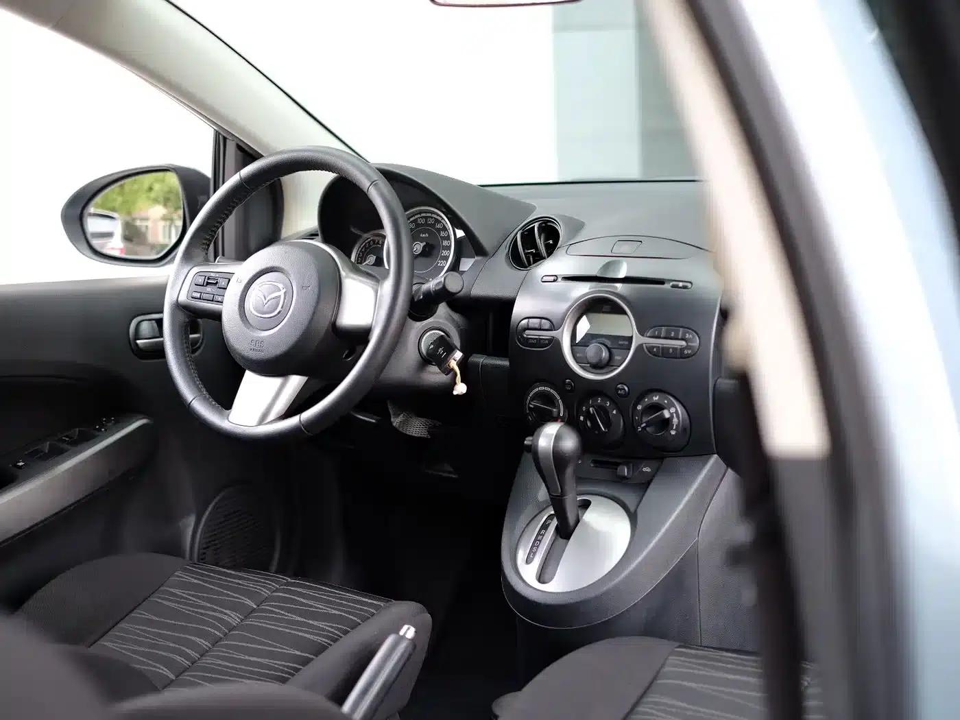 Mazda2 2011 Dynamic 1.5L Automatic Luxury Edition — миниатюра 53