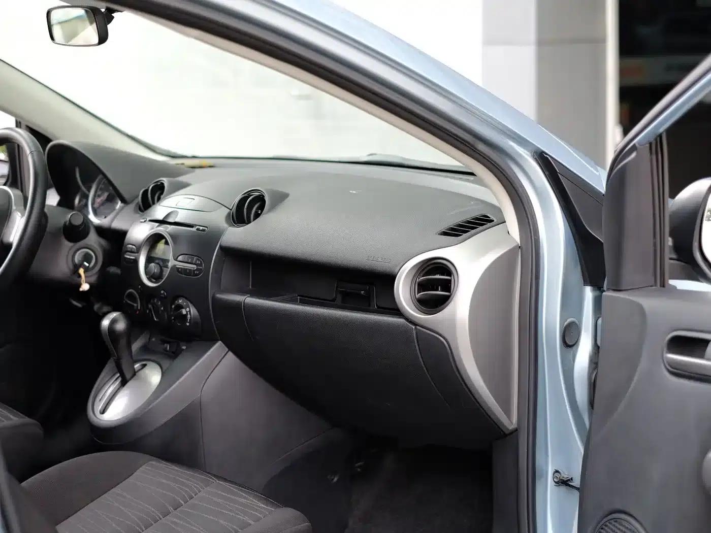 Mazda2 2011 Dynamic 1.5L Automatic Luxury Edition — миниатюра 55