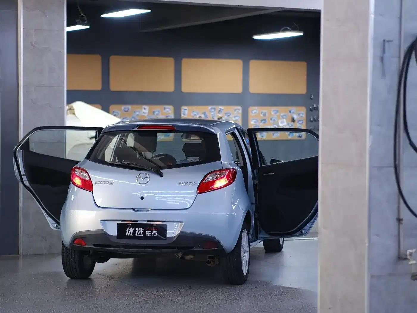 Mazda2 2011 Dynamic 1.5L Automatic Luxury Edition — миниатюра 8