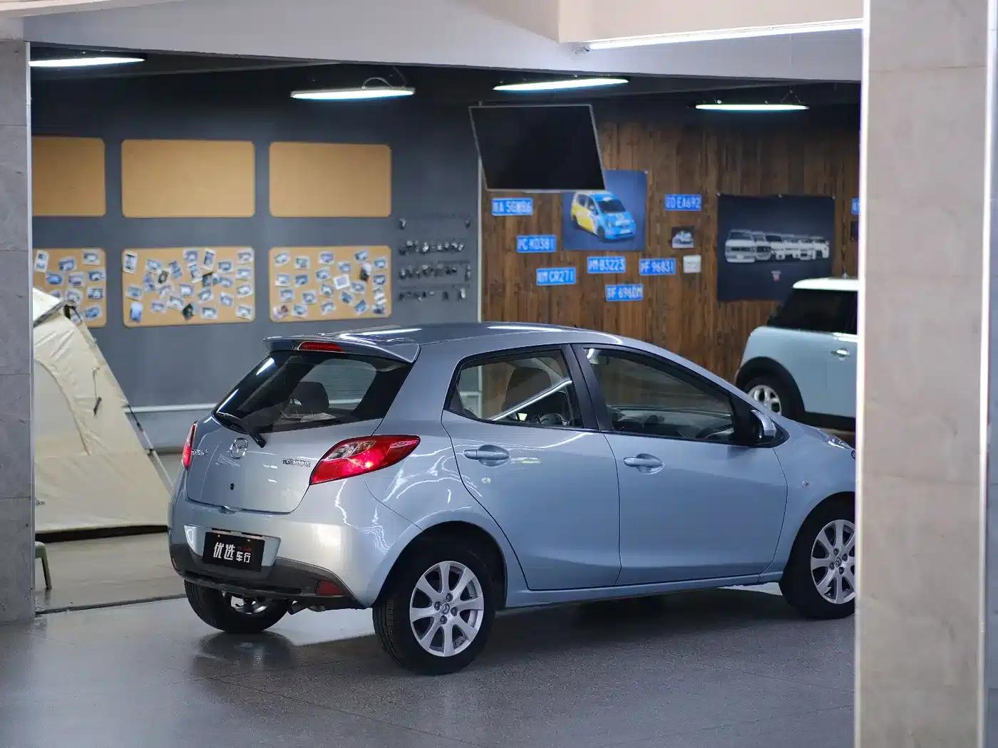 Mazda2 2011 Dynamic 1.5L Automatic Luxury Edition — миниатюра 10