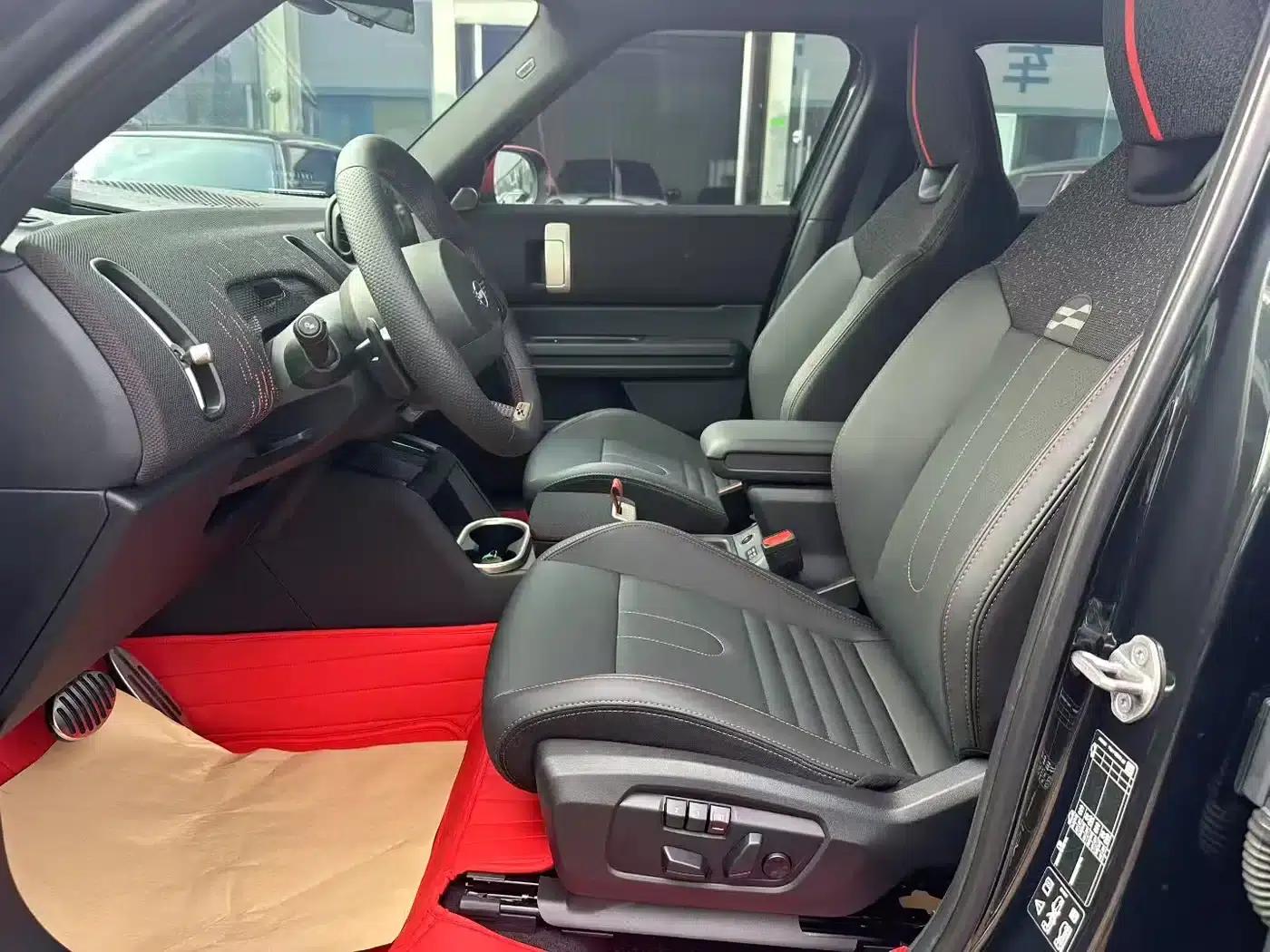 MINI JCW COUNTRYMAN 2024 2.0T JOHN COOPER WORKS — миниатюра 5