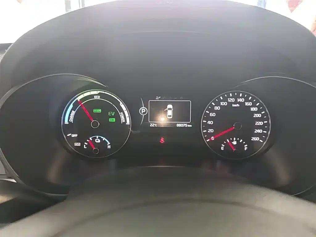 Kia K5 PHEV 2019 2.0L LUX — миниатюра 12