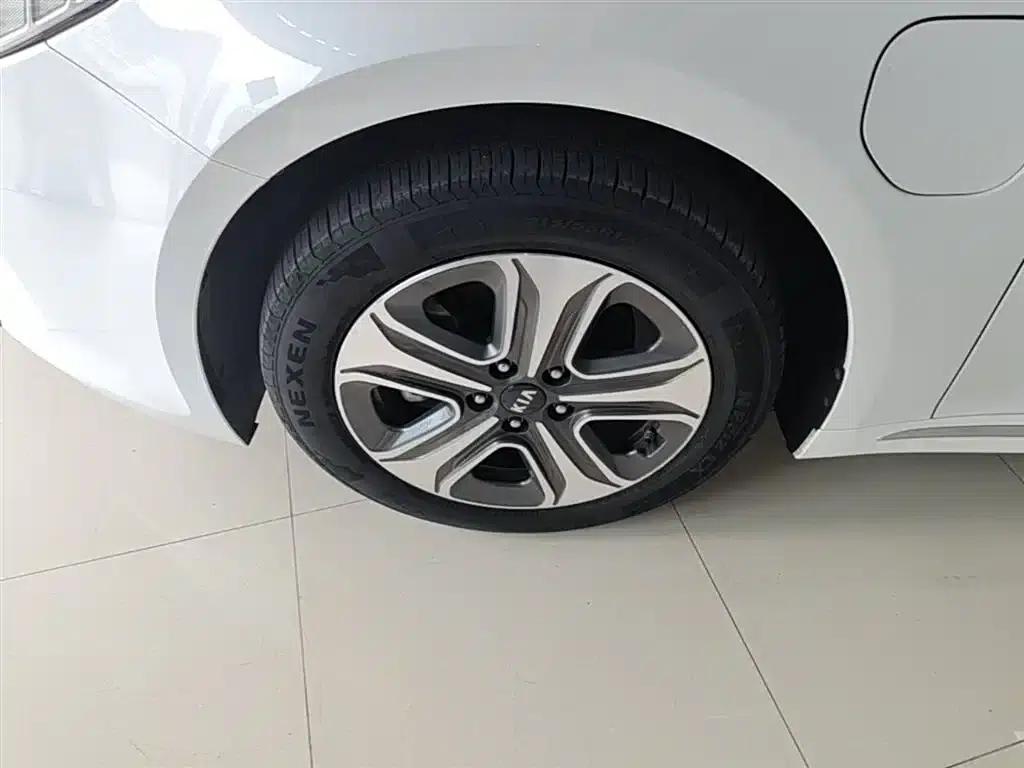 Kia K5 PHEV 2019 2.0L LUX — миниатюра 23