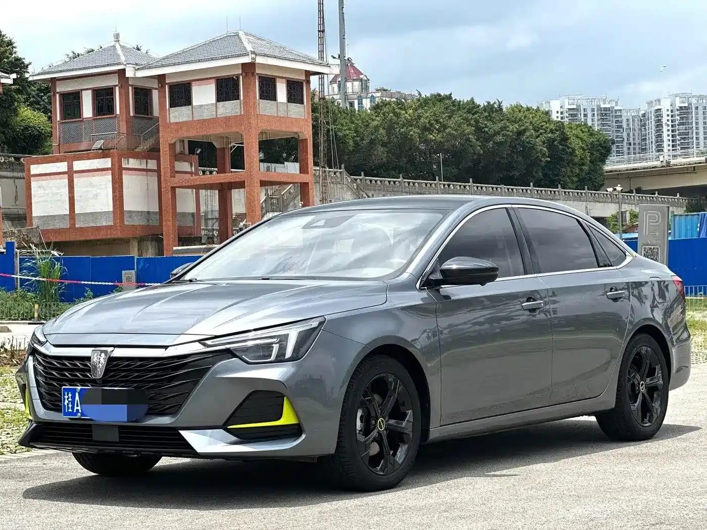 Roewe i6 MAX 2020 300TGI Automatic Cool Panoramic Sunroof Intelligent Driving Supreme Edition — миниатюра 1