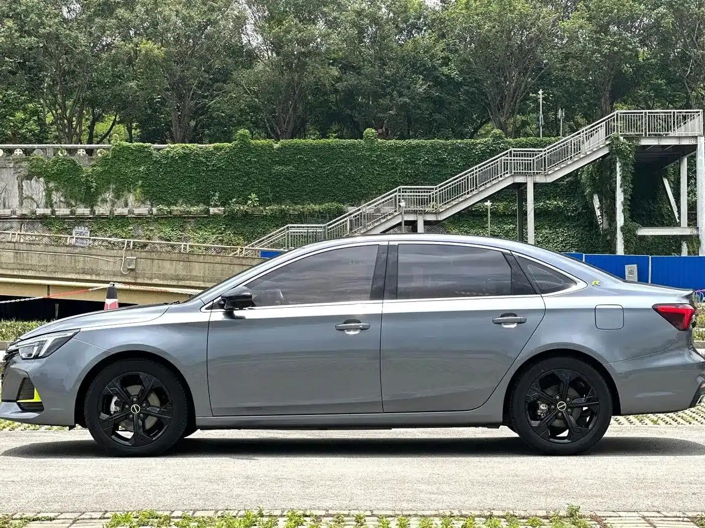 Roewe i6 MAX 2020 300TGI Automatic Cool Panoramic Sunroof Intelligent Driving Supreme Edition — миниатюра 2