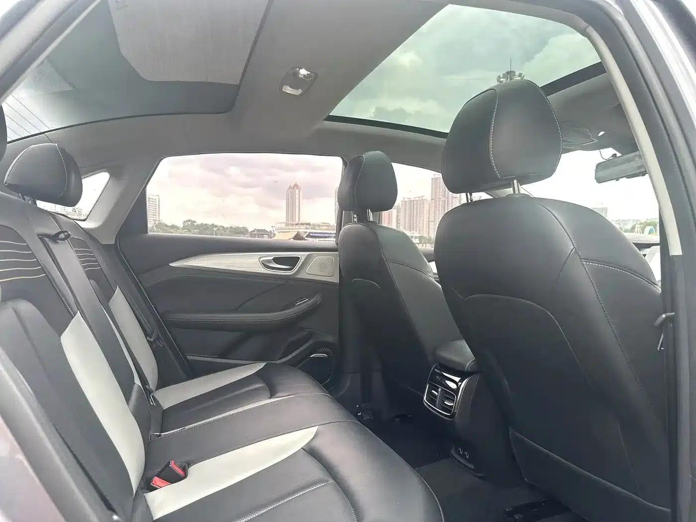 Roewe i6 MAX 2020 300TGI Automatic Cool Panoramic Sunroof Intelligent Driving Supreme Edition — миниатюра 9
