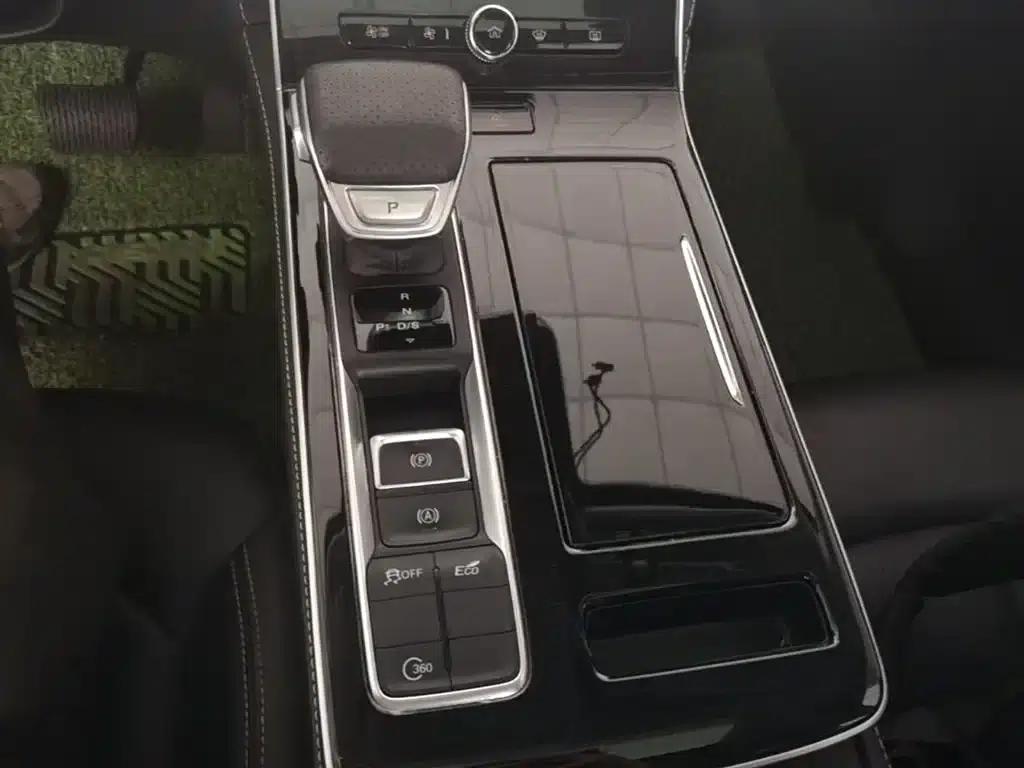 Roewe i6 MAX 2020 300TGI Automatic Cool and Intelligent Driving Edition — миниатюра 14