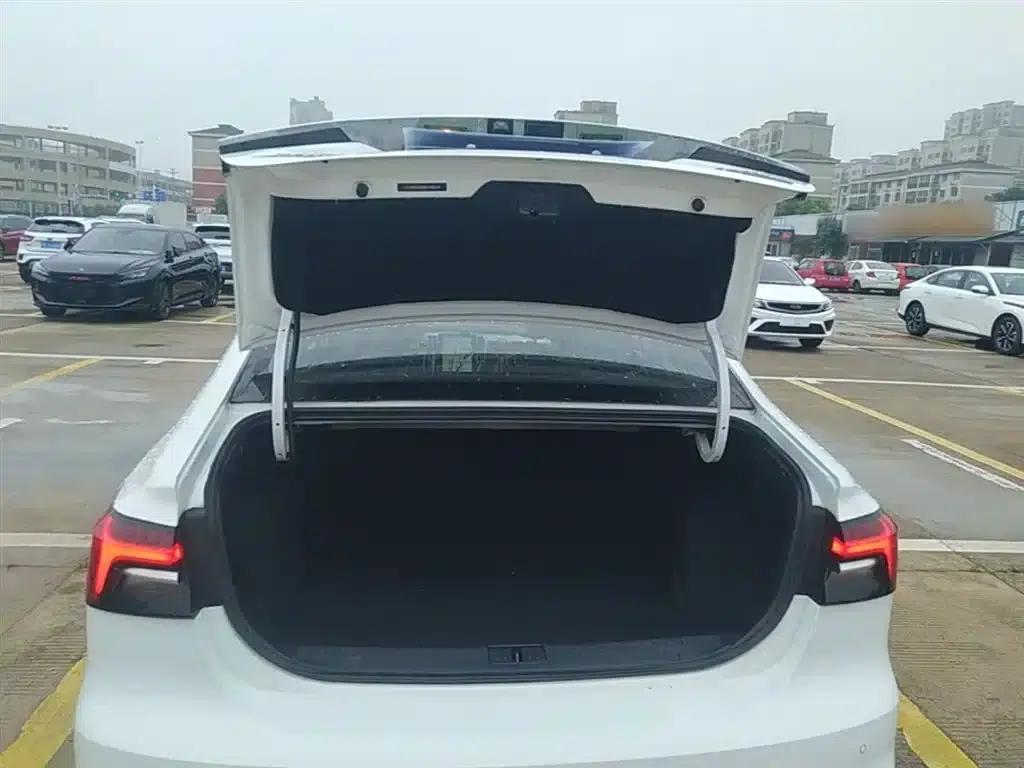 Roewe i6 MAX 2020 300TGI Automatic Cool and Intelligent Driving Edition — миниатюра 19